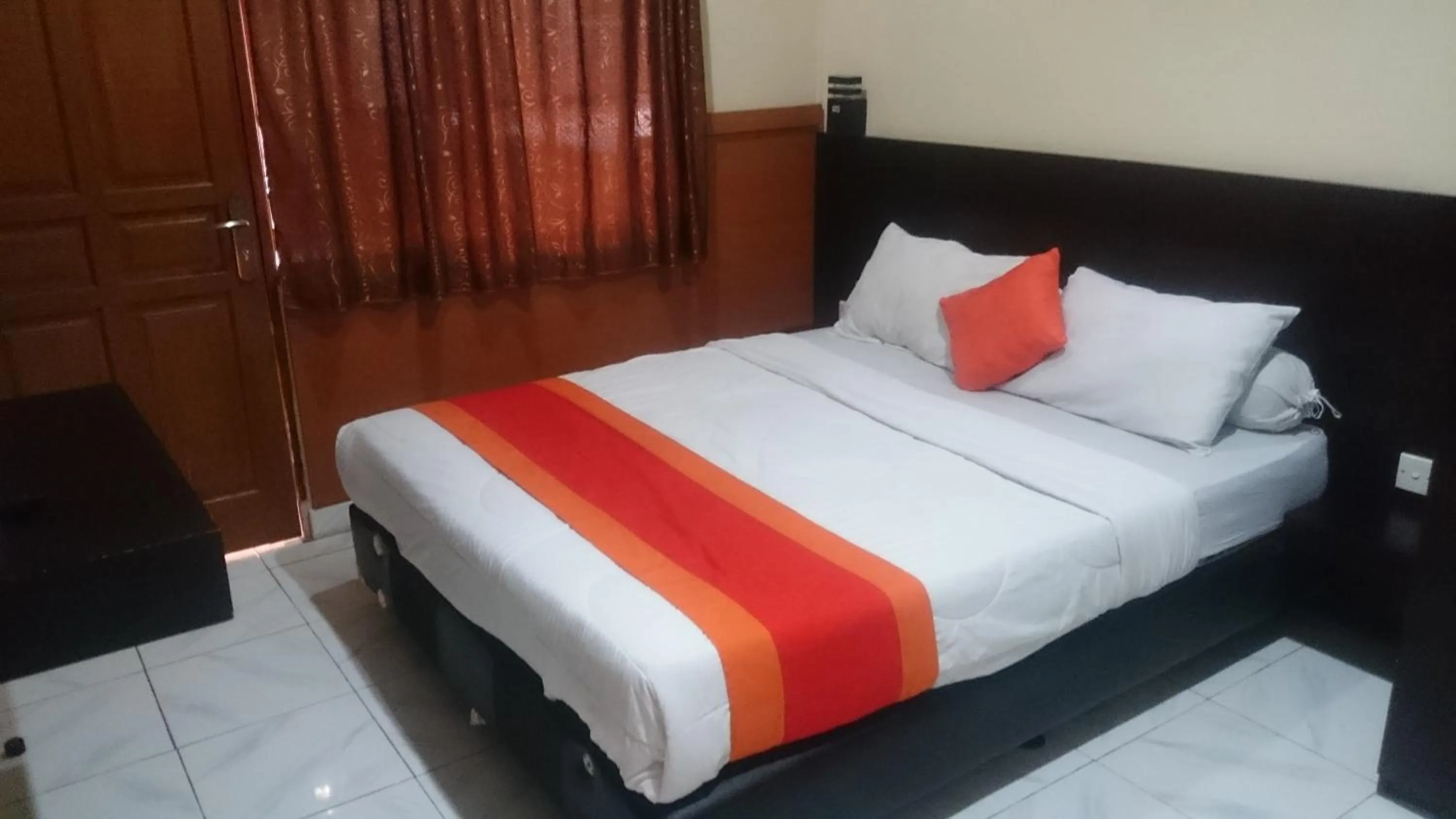 Photo of the whole room in Agus Beach Inn