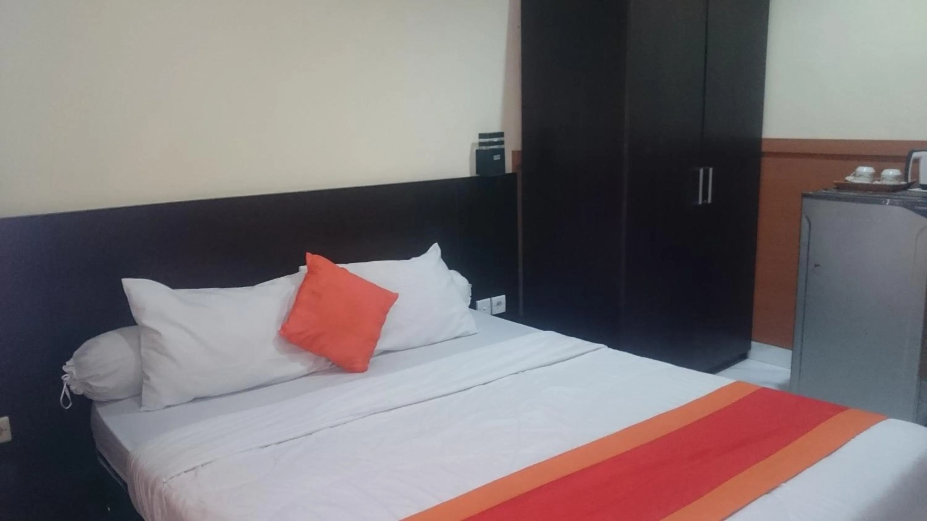 Photo of the whole room in Agus Beach Inn