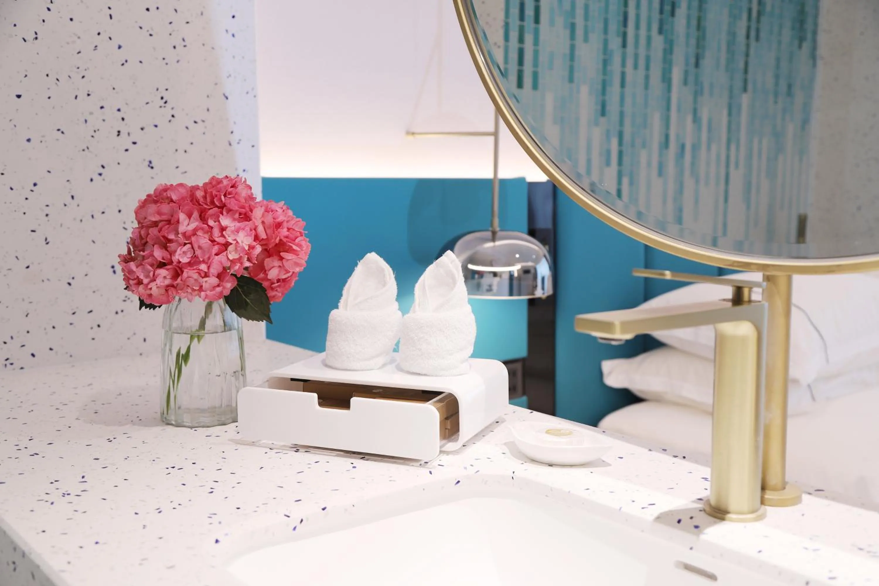 Toilet, Bed in Asia International Hotel Guangdong