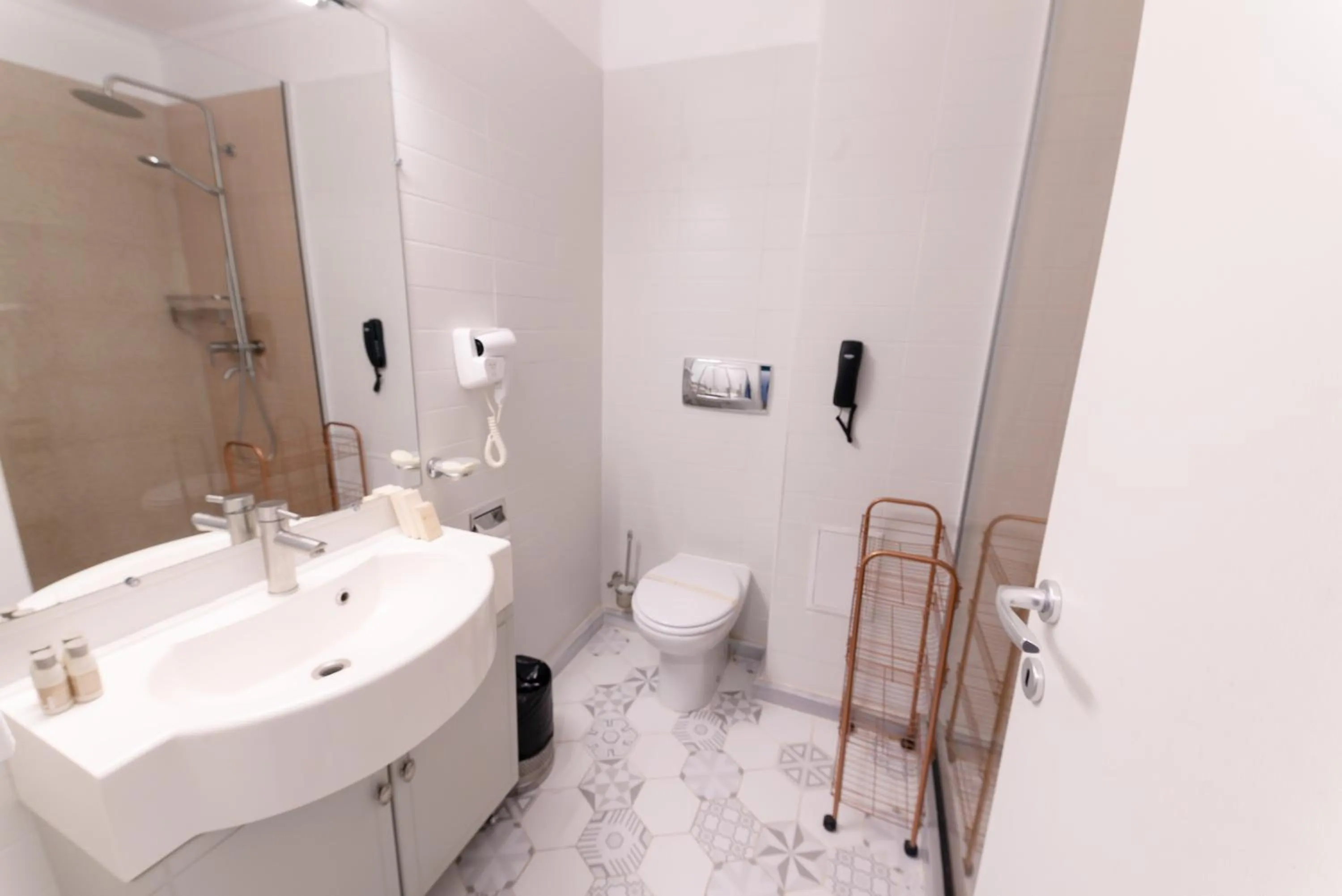 Shower in Phoenicia Grand Hotel