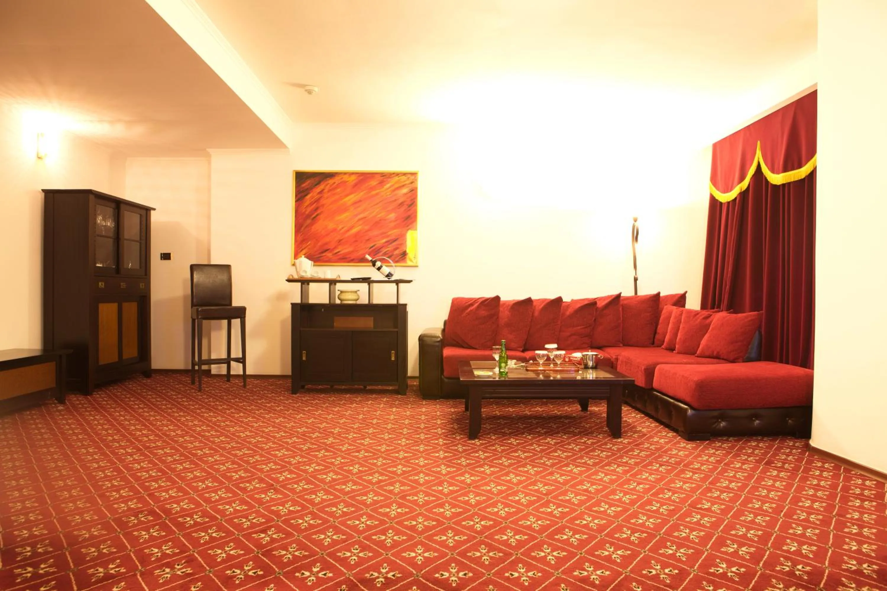 Living room in Phoenicia Grand Hotel