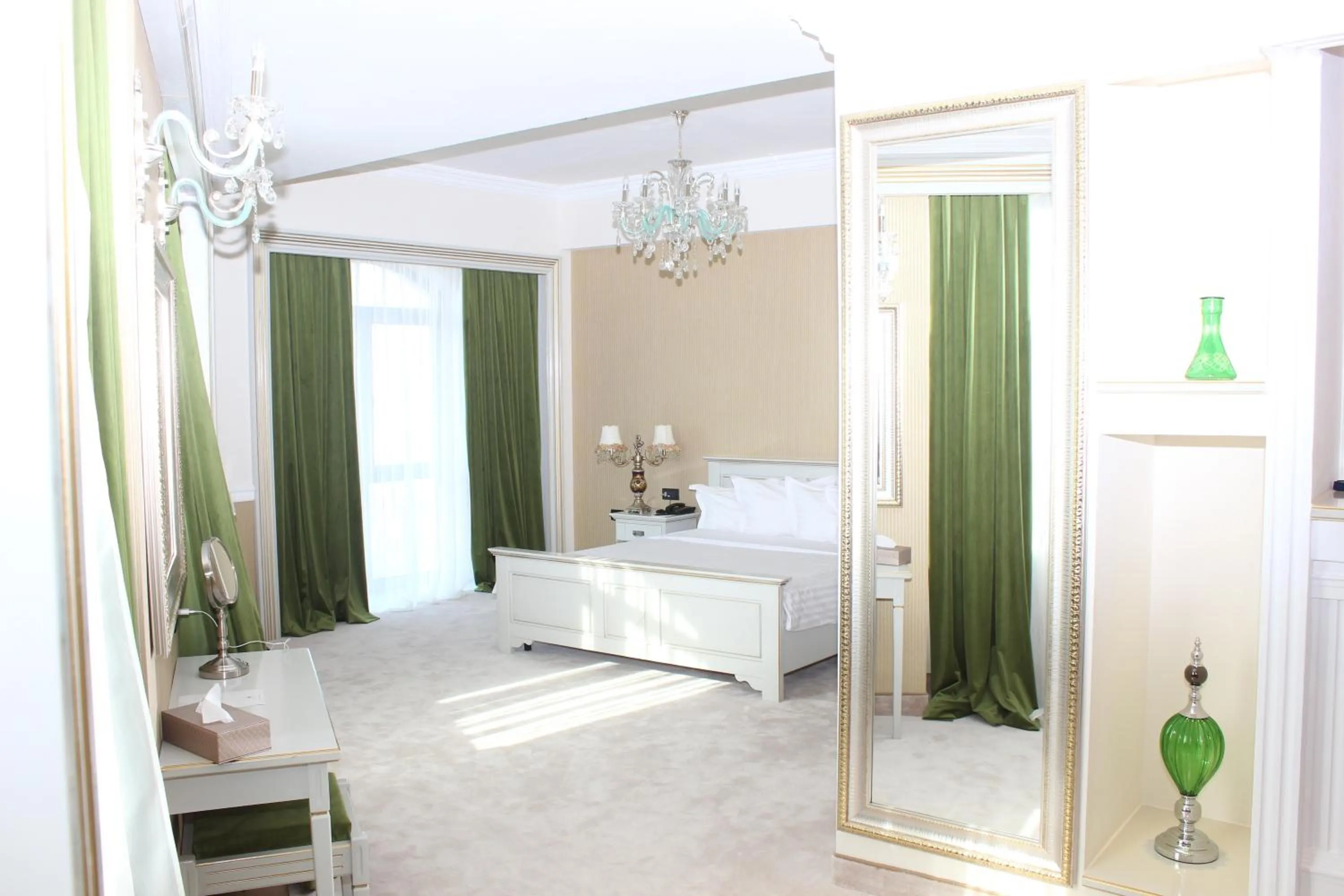 Bedroom, Bed in Phoenicia Grand Hotel