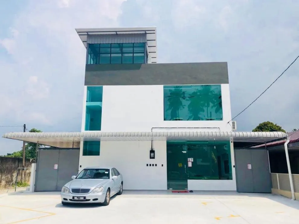 LunaStay (Shared Common Area)