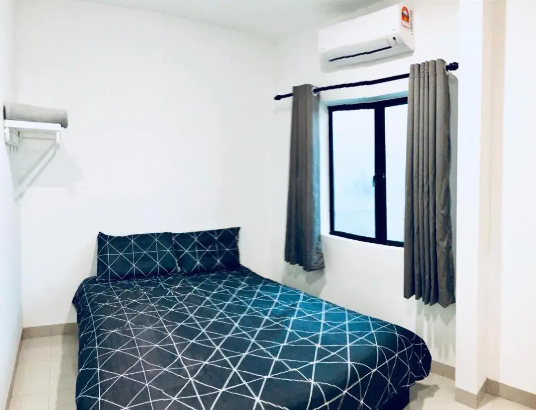 Double Room with Private Bathroom in LunaStay (Shared Common Area) Double Room with Private Bathroom in LunaStay (Shared Common Area)