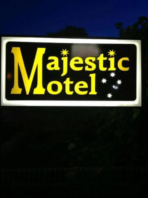 Logo/Certificate/Sign in Majestic Motel