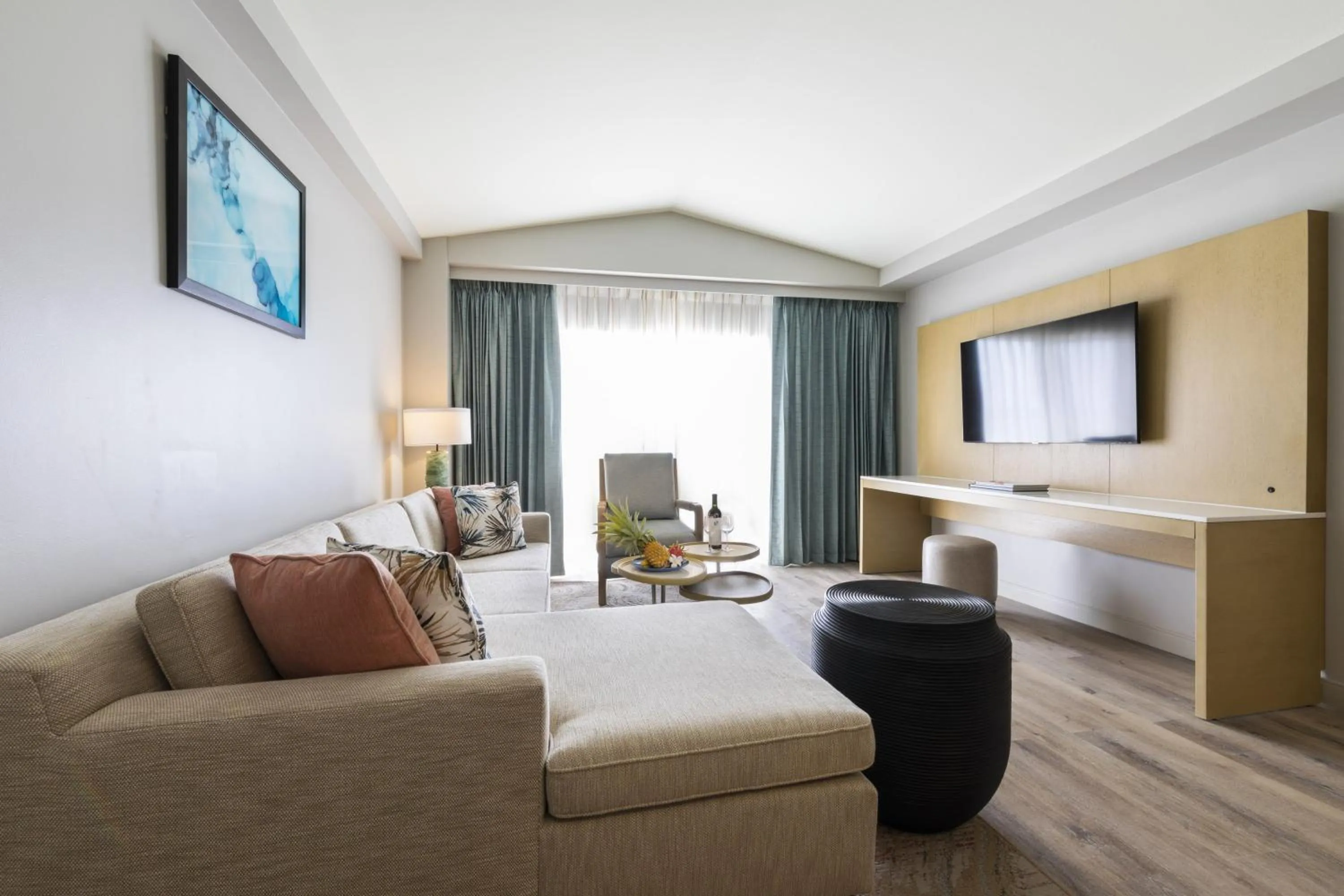 Photo of the whole room, Bed in Crowne Plaza Resort Saipan