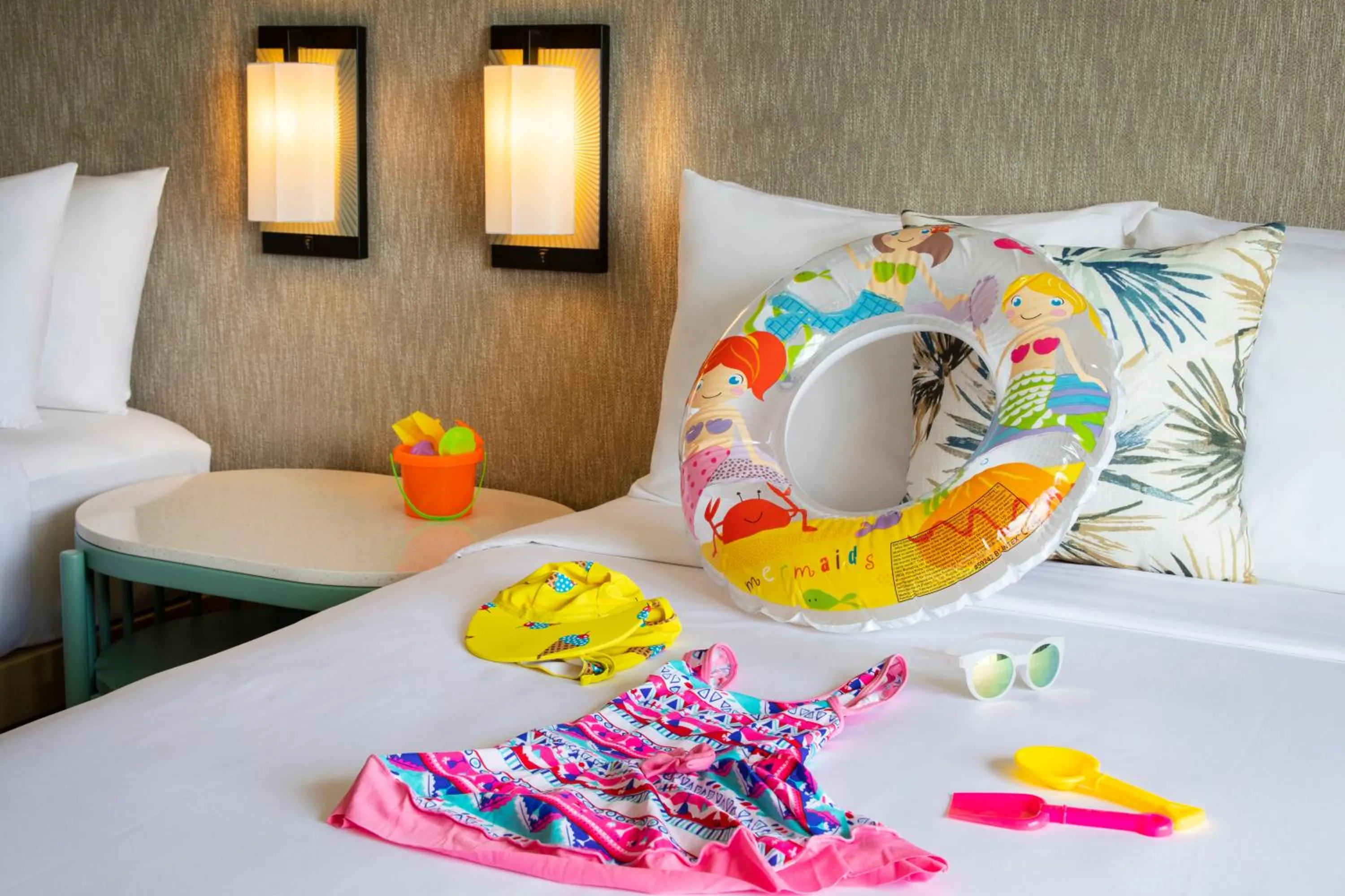 Guests, Bed in Crowne Plaza Resort Saipan