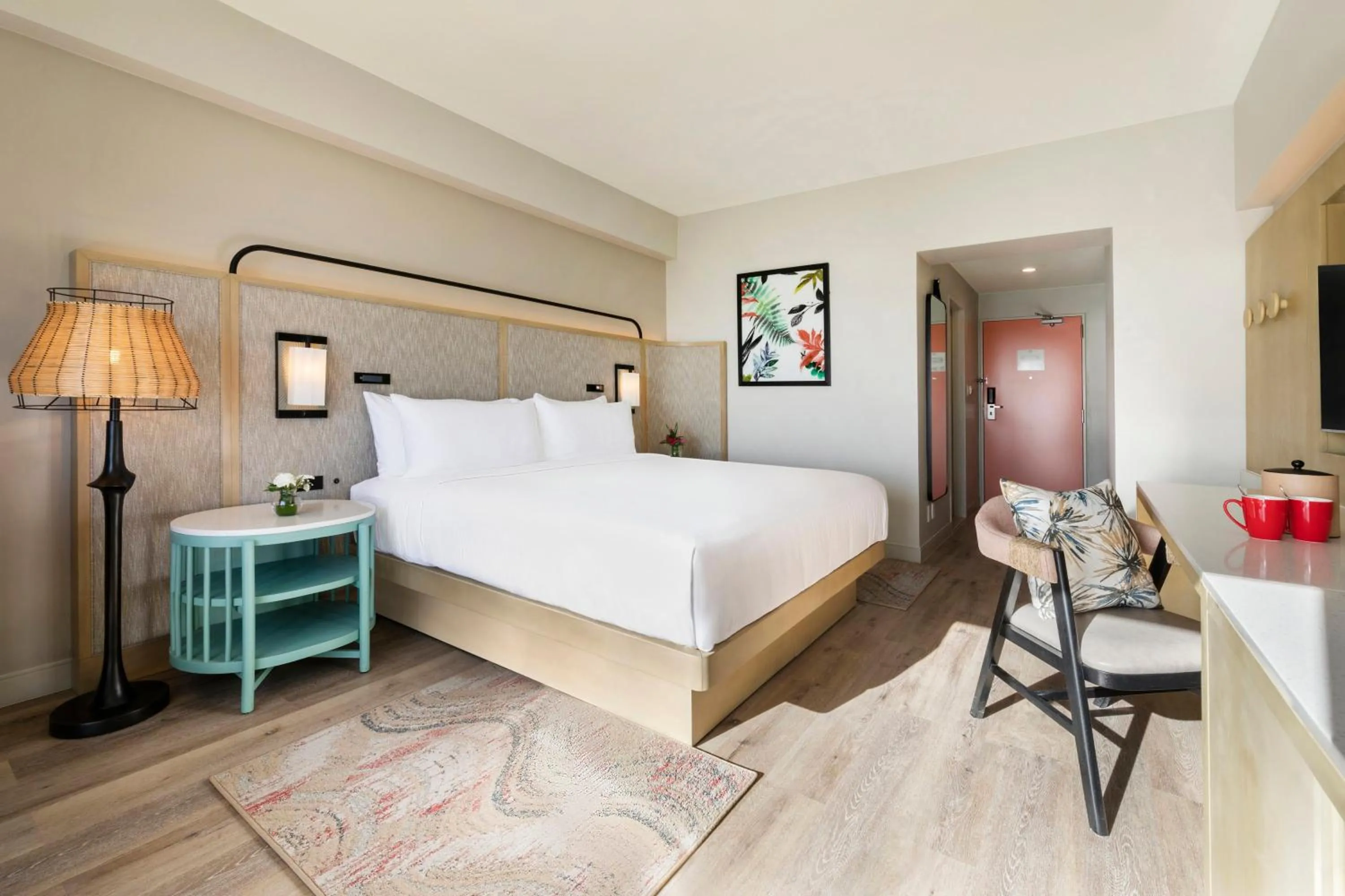 Photo of the whole room, Bed in Crowne Plaza Resort Saipan