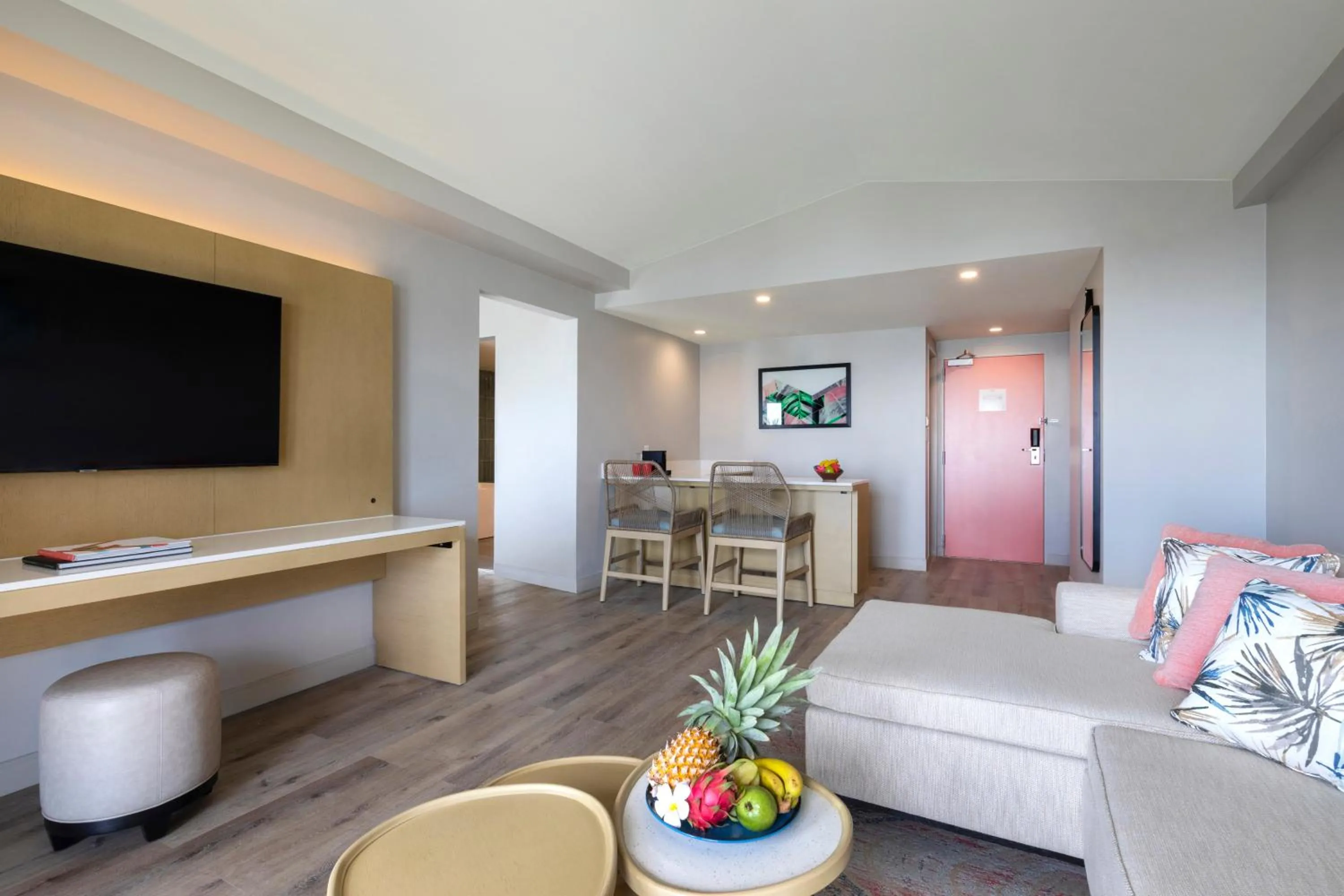 Living room in Crowne Plaza Resort Saipan