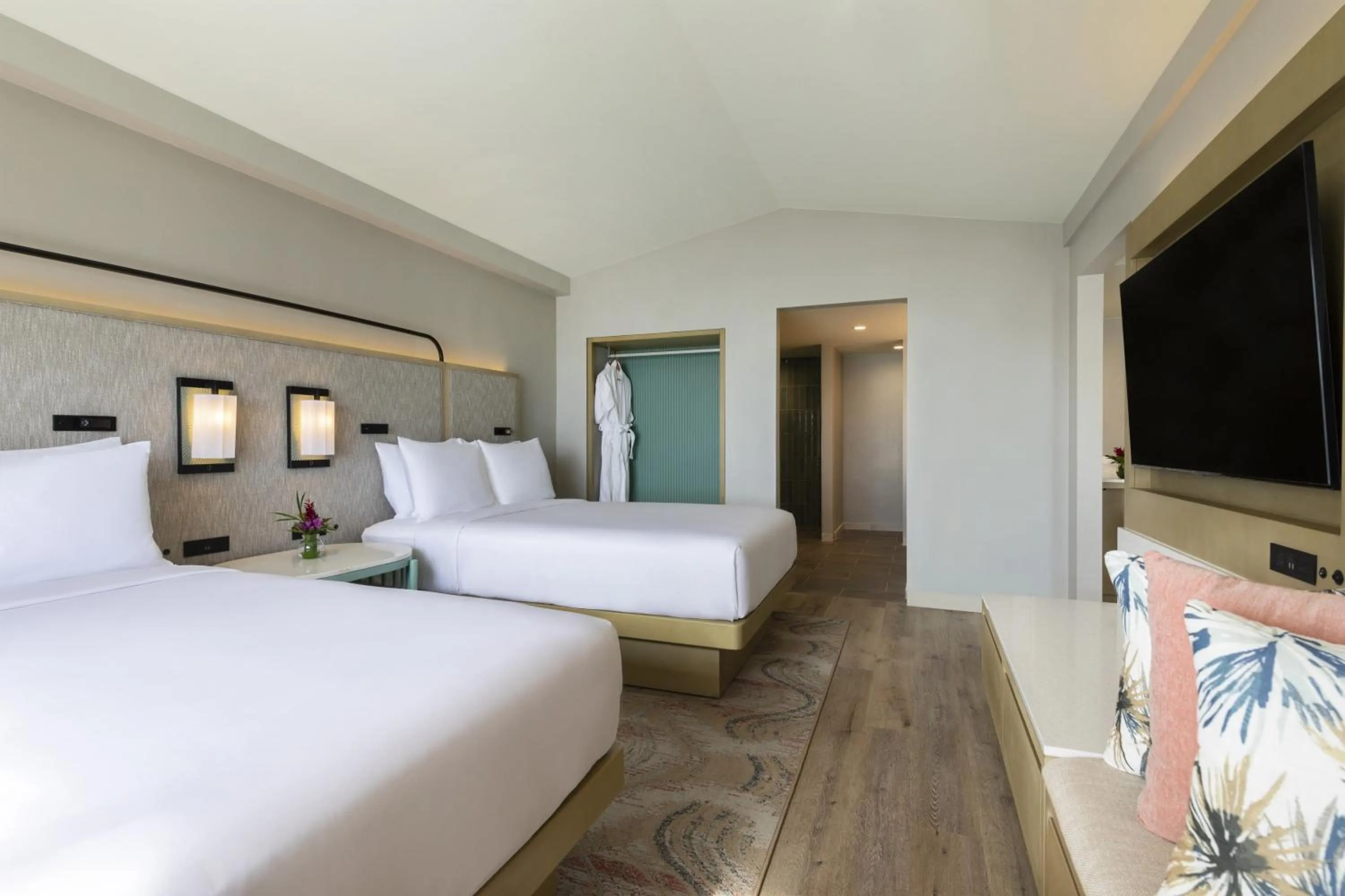 Photo of the whole room, Bed in Crowne Plaza Resort Saipan