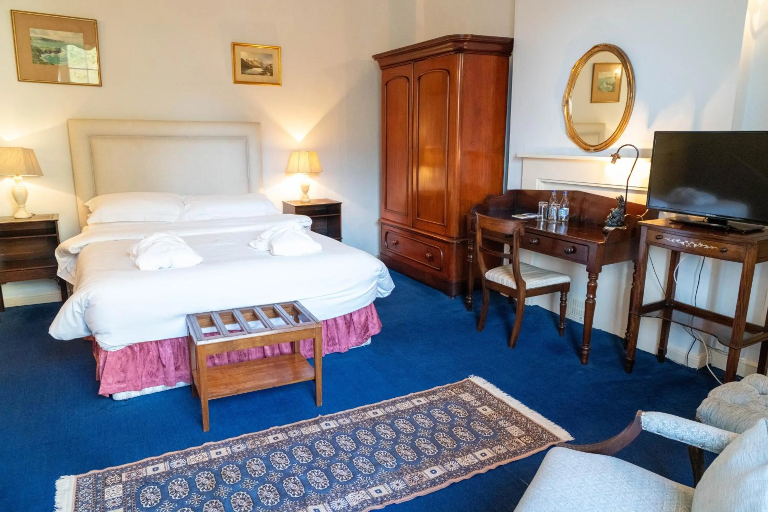 Bed in Castle Grove Country House Hotel