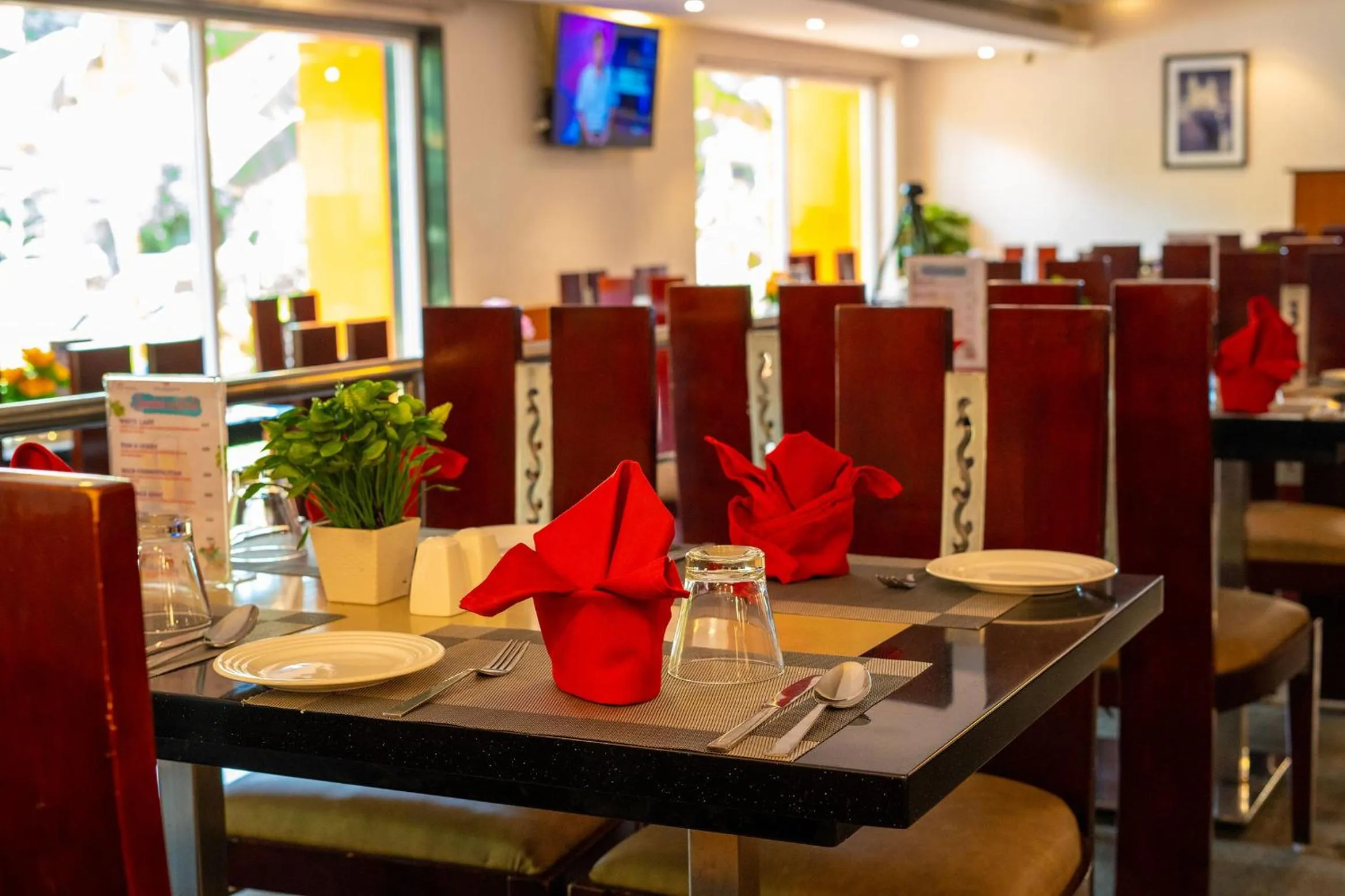 Restaurant/places to eat in MGM Vailankanni