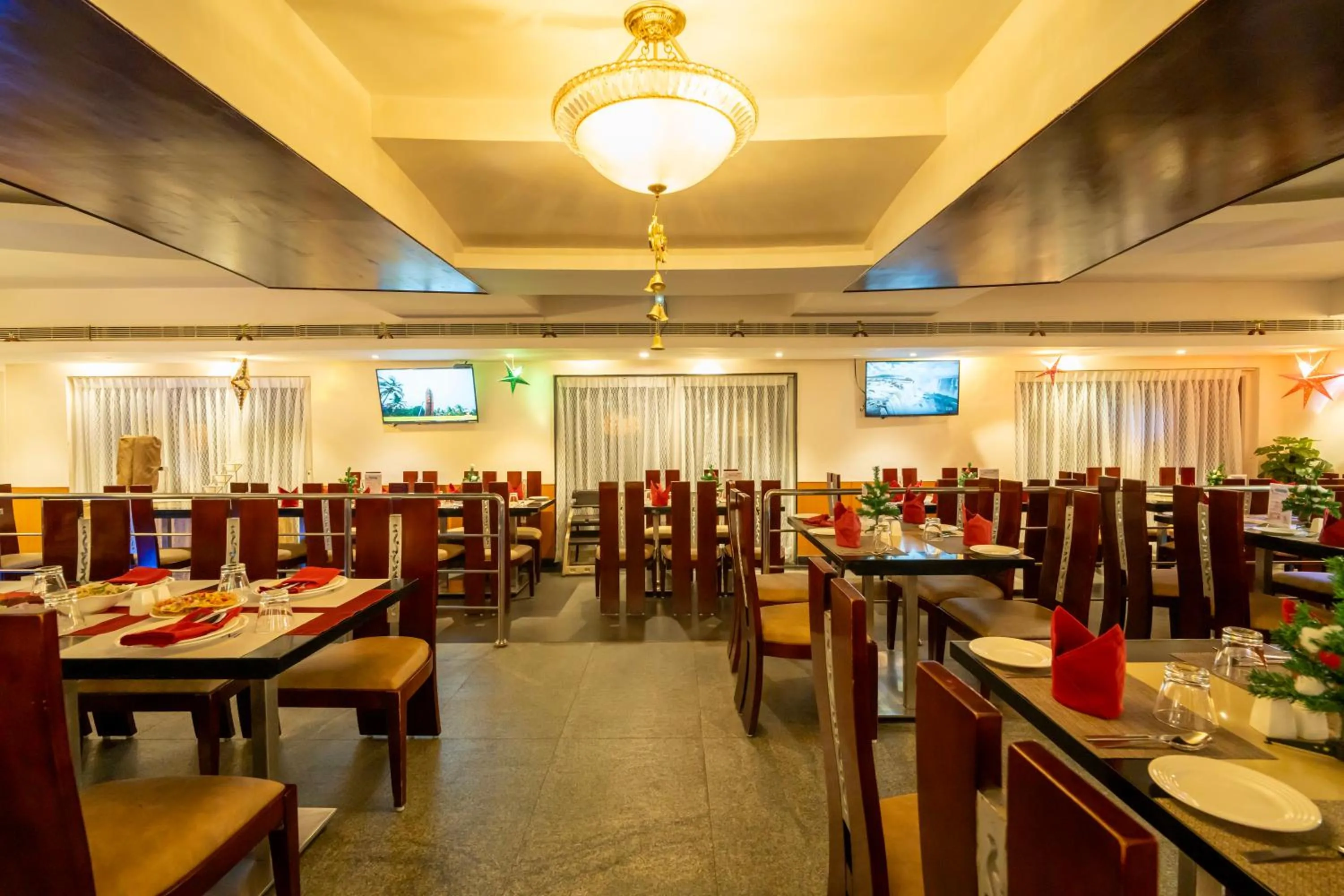 Restaurant/places to eat in MGM Vailankanni