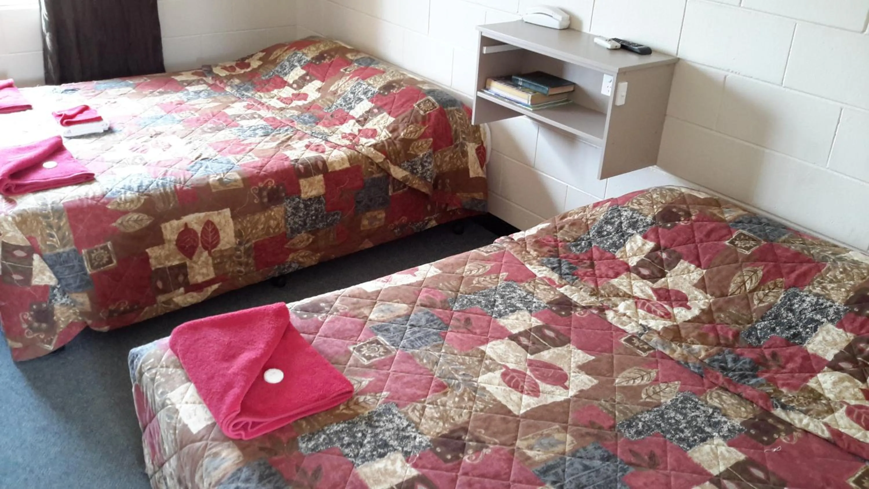 Bed in Herbert Valley Motel