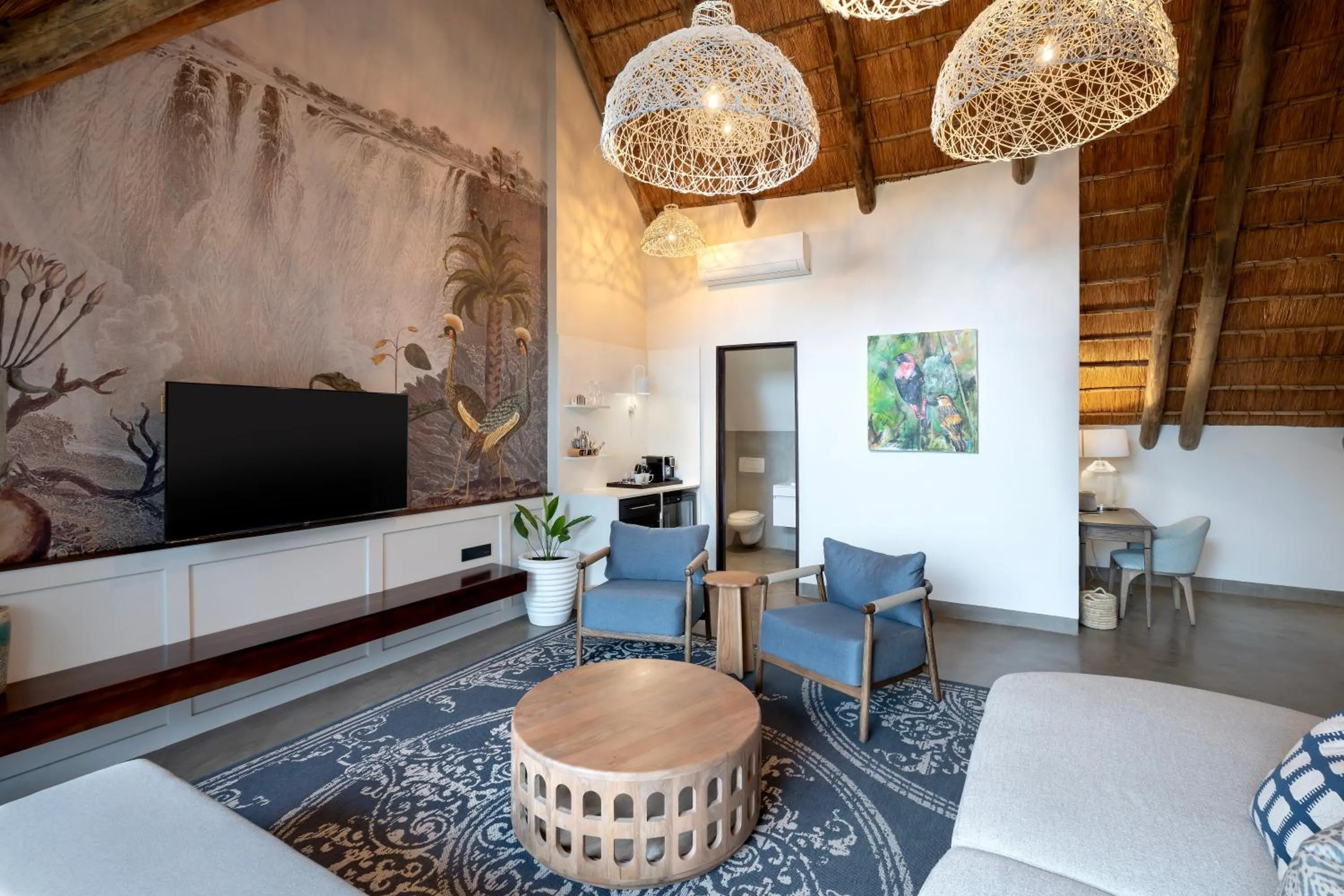 TV and multimedia in The David Livingstone Safari Lodge & Spa