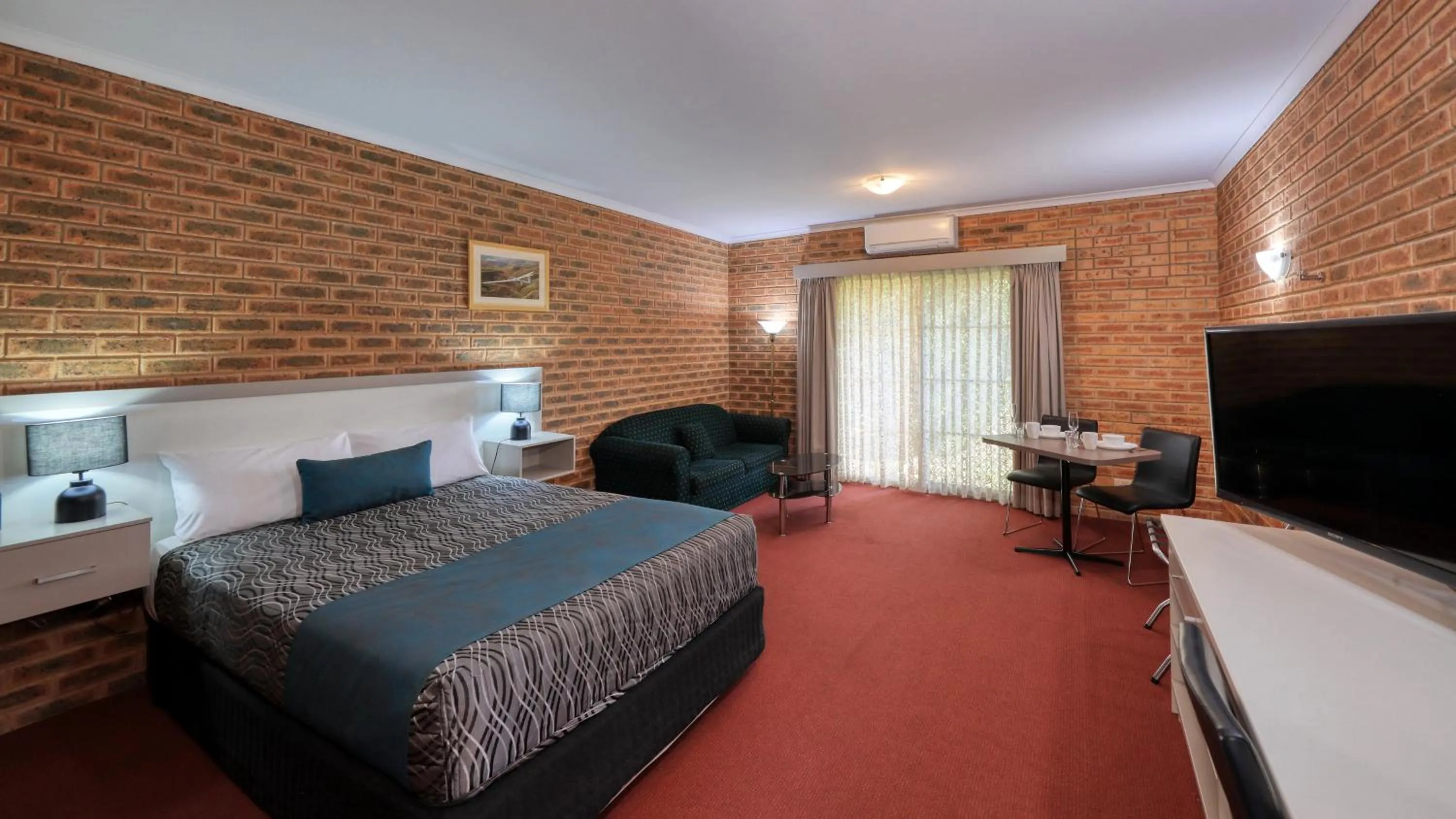 Bed in Glider City Motel Benalla