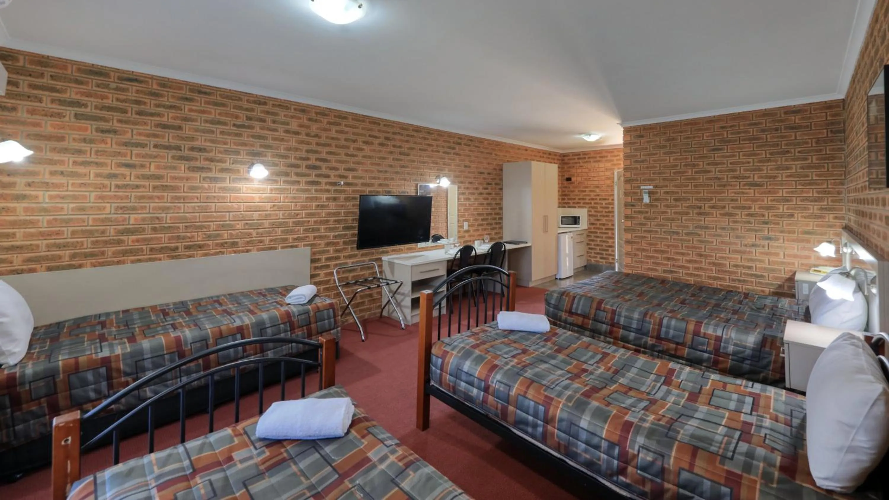 Bed in Glider City Motel Benalla