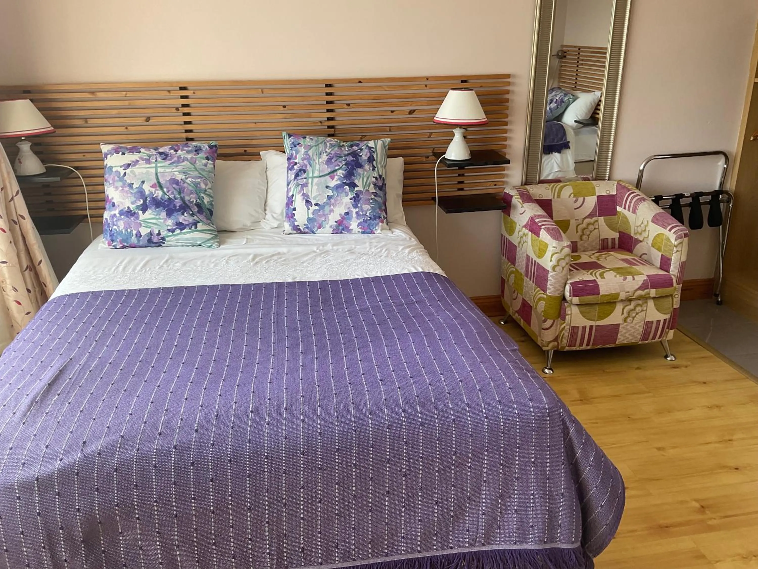 Photo of the whole room in Brownes