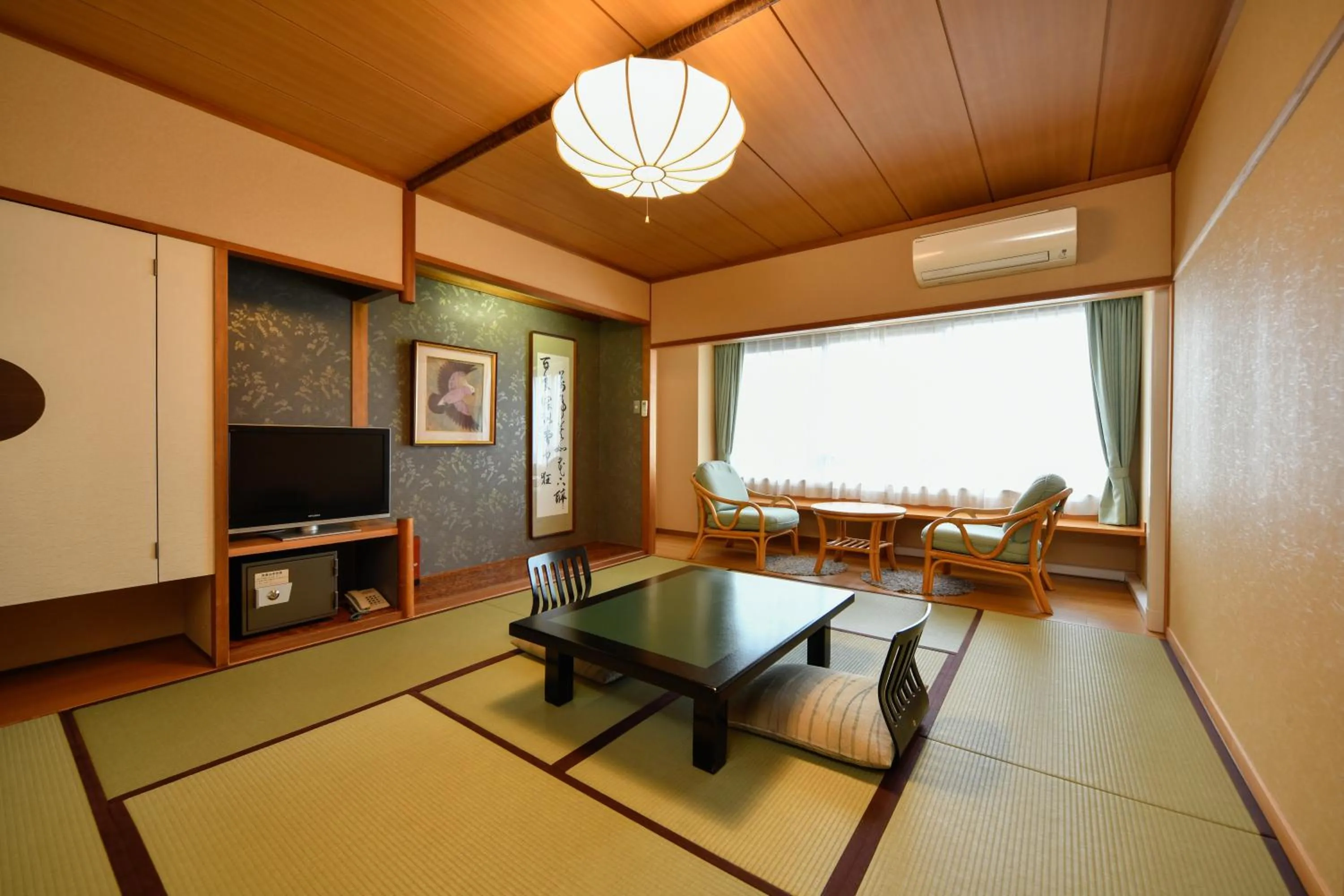 Photo of the whole room in Mimatsukan