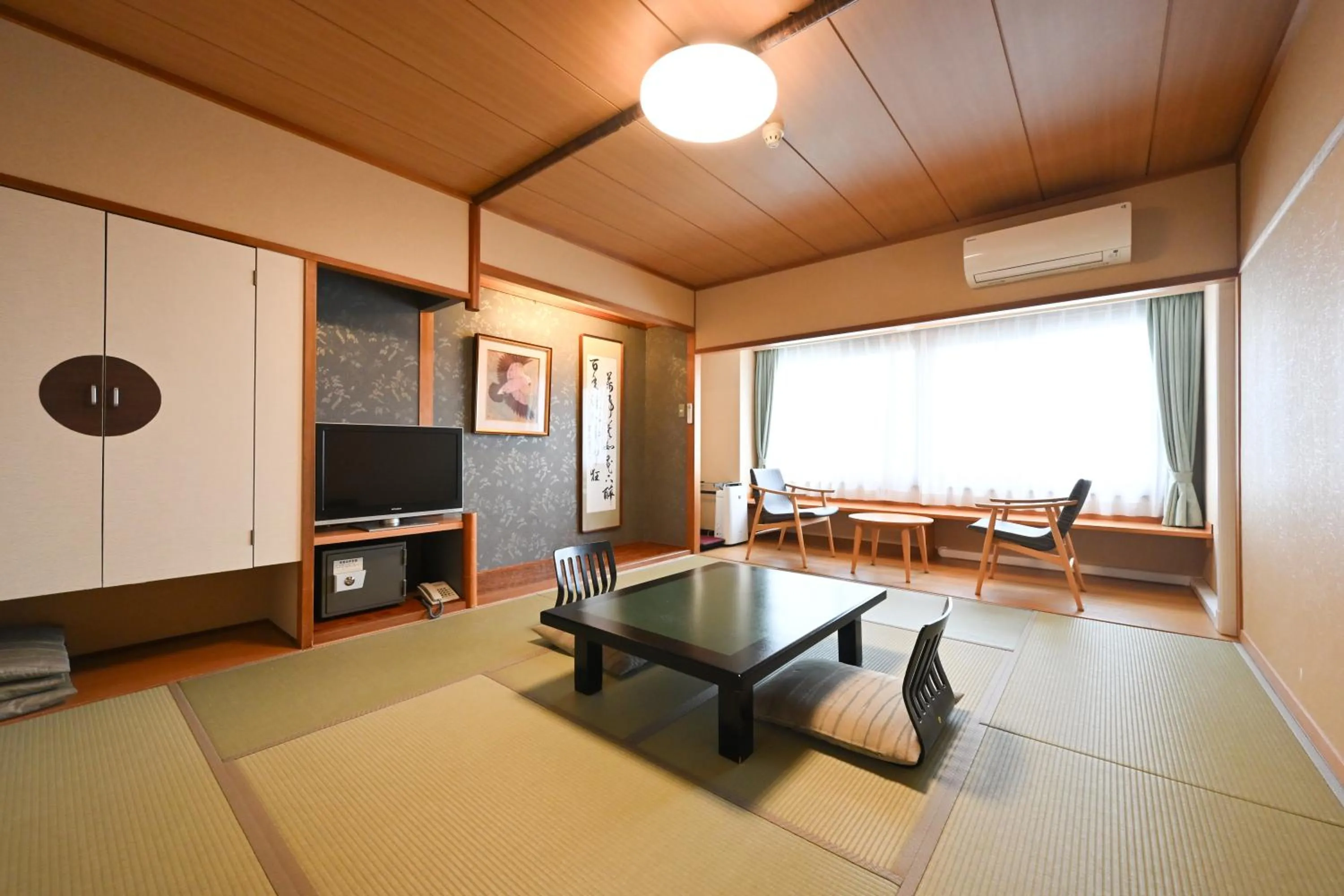Photo of the whole room in Mimatsukan