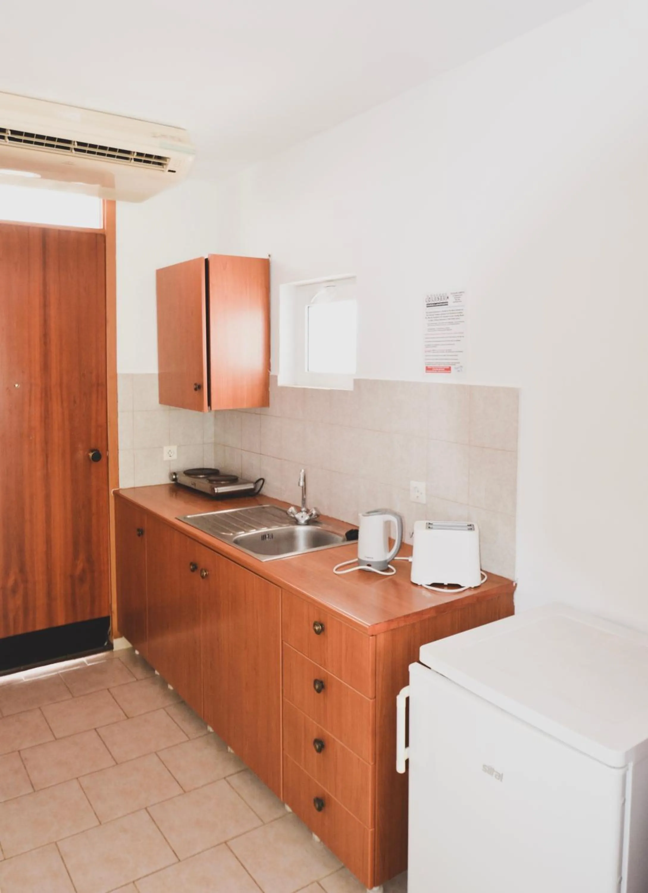 Kitchen or kitchenette in Coliseum Studios & Apartments