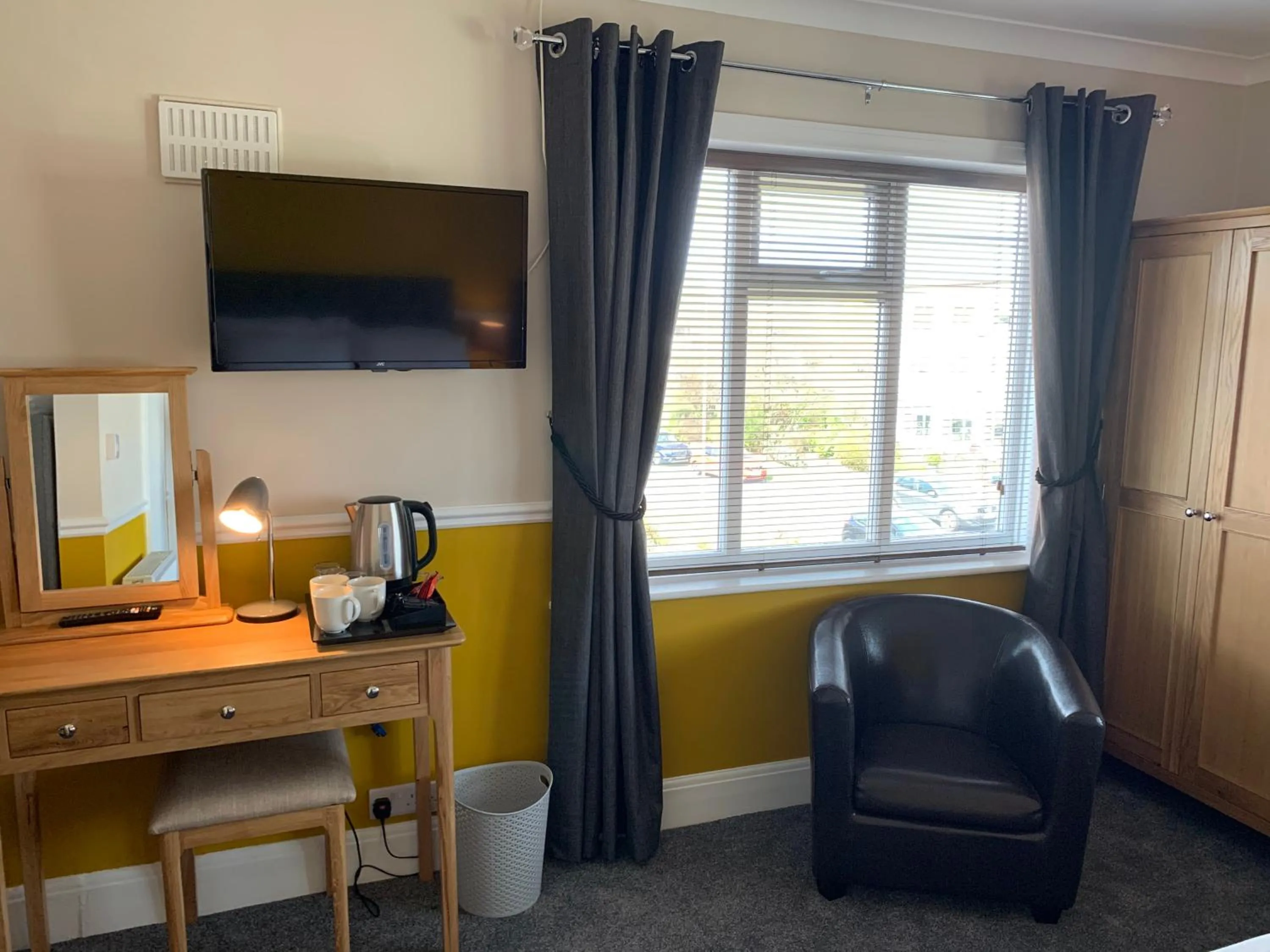 Bedroom in The Headlands Hotel