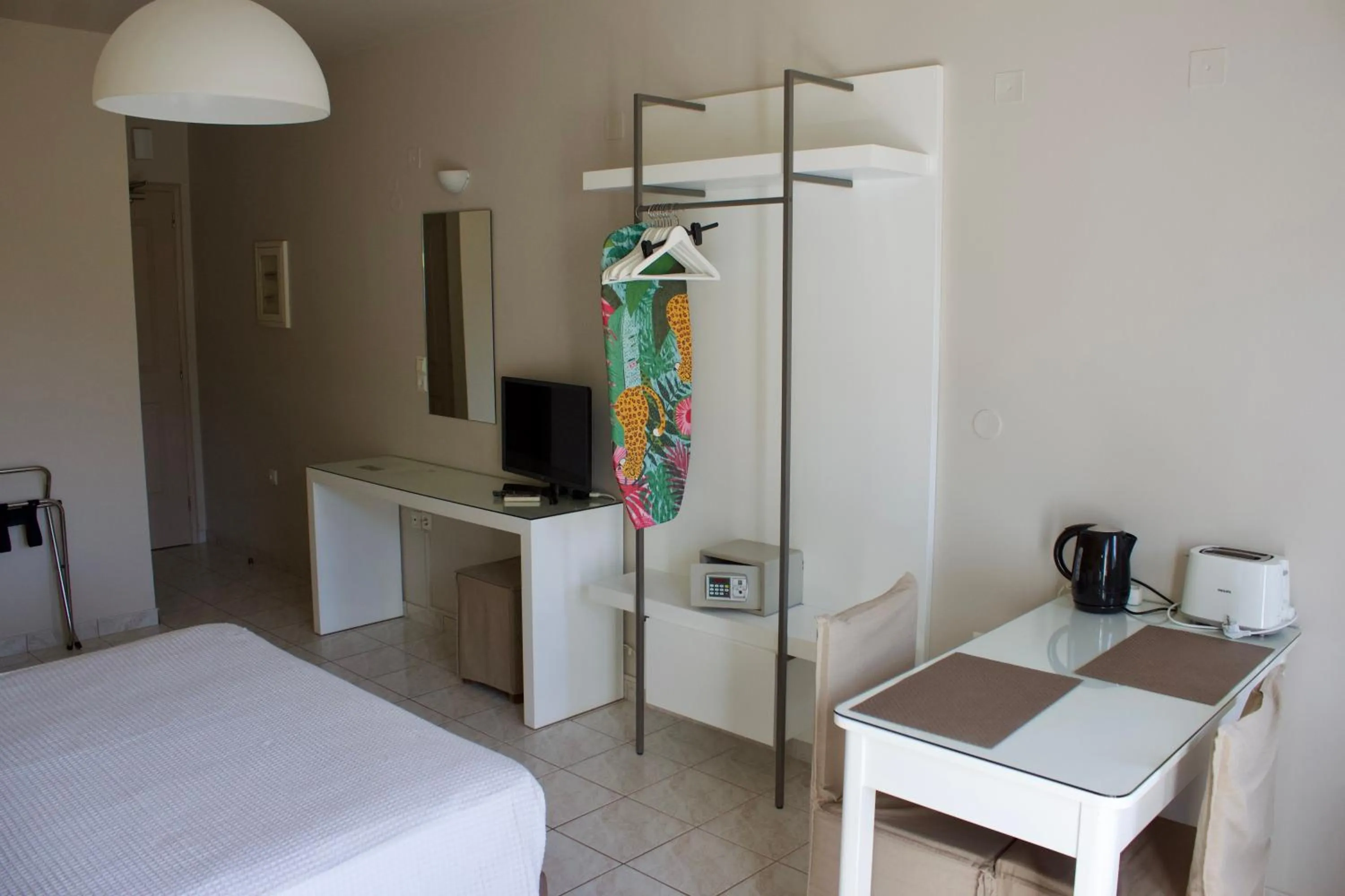 Photo of the whole room, Bed in Notos Luxury Studios