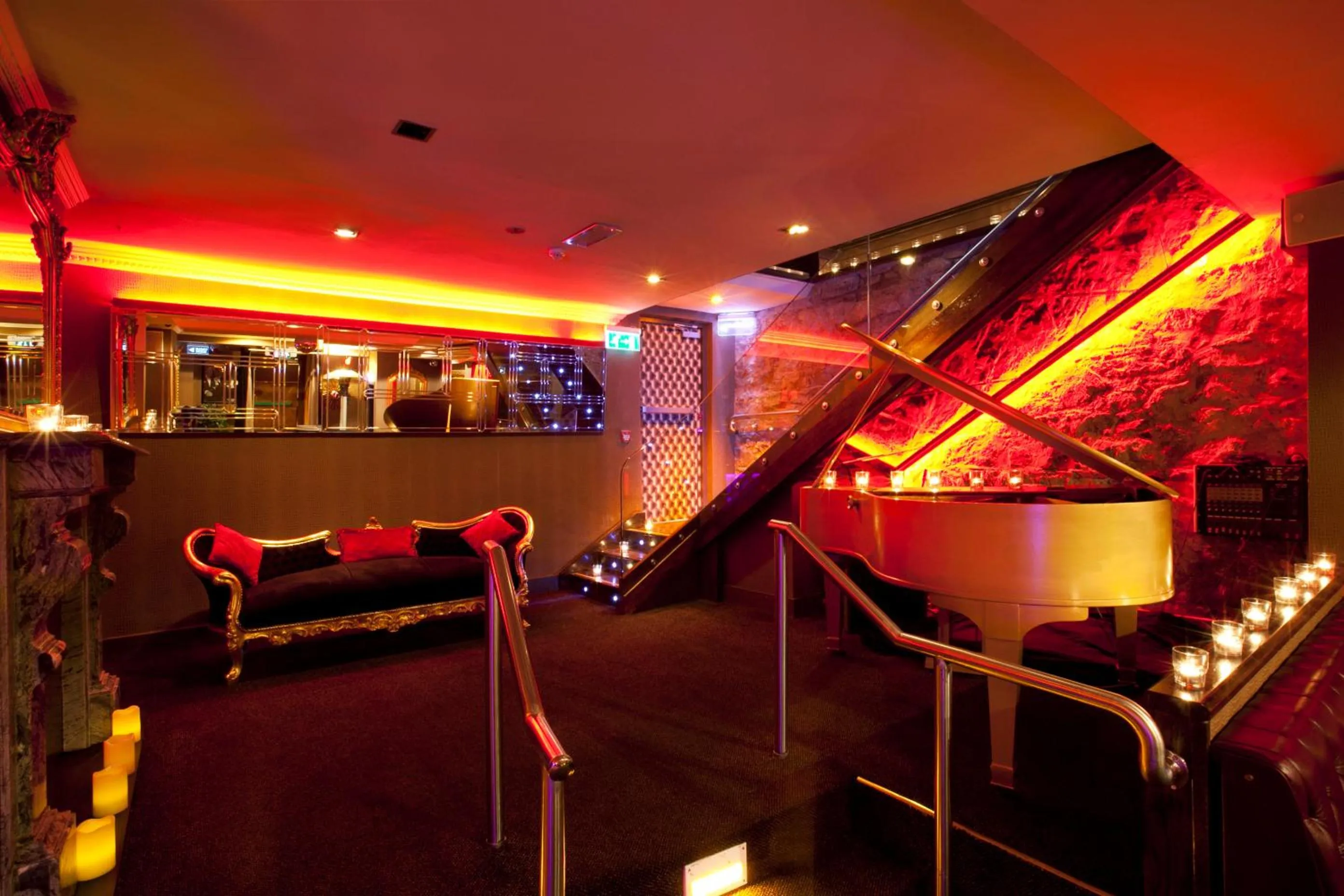 Lounge or bar in Harcourt Hotel