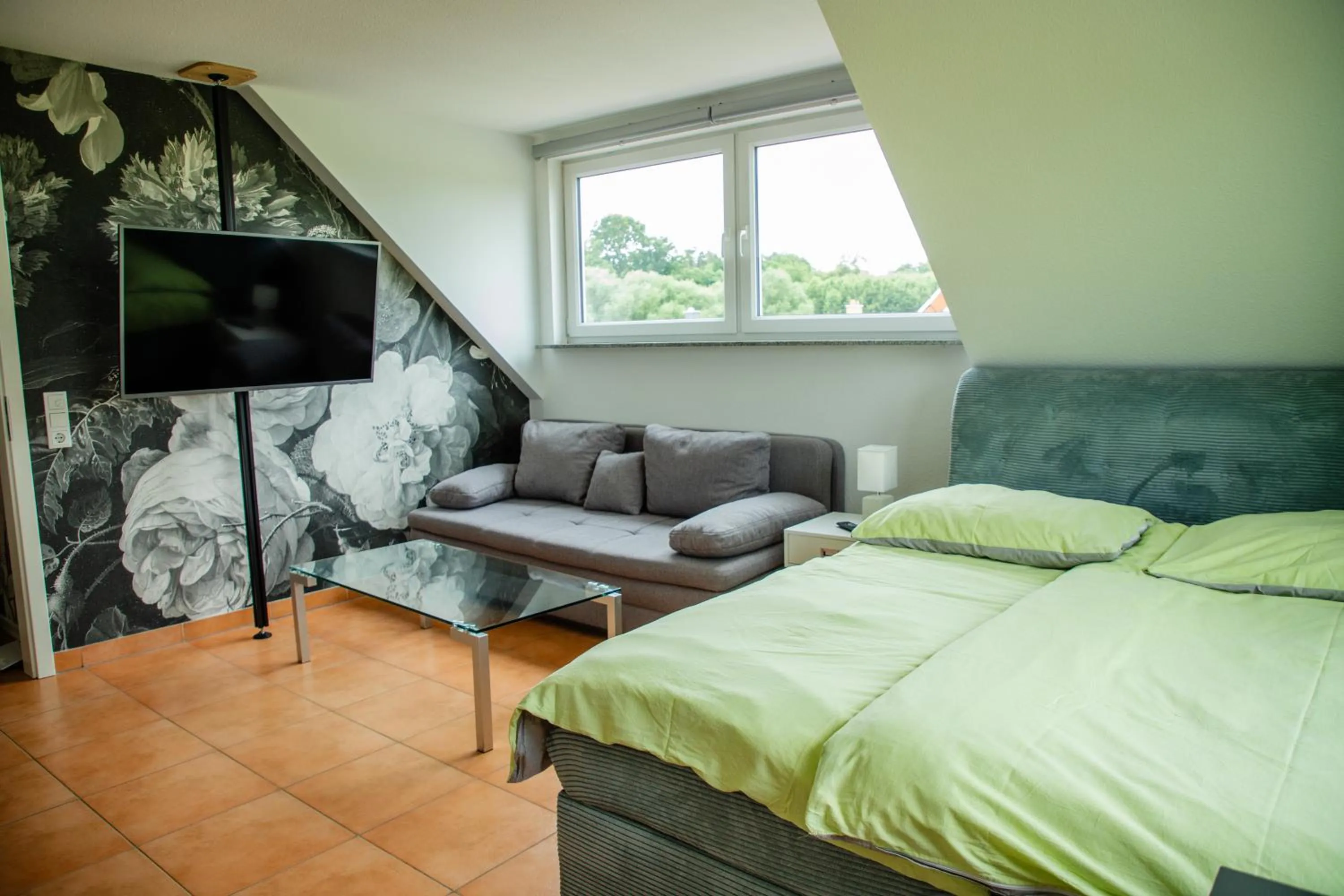 Bed in Art & Nature Apartments in der Nähe FFM-Messe