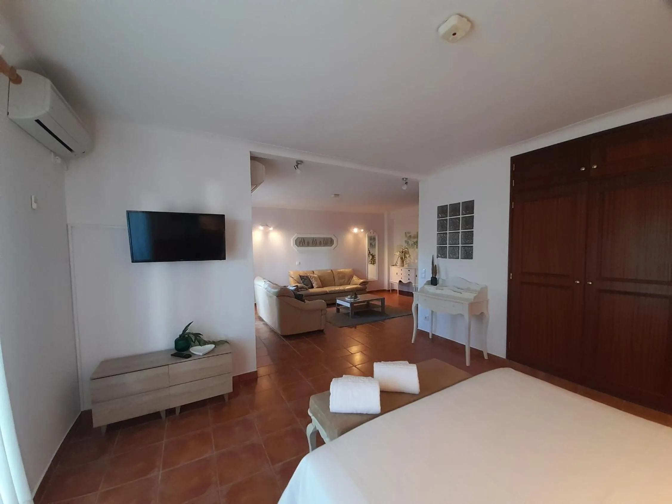 Bedroom, Bed in Aurora Sol