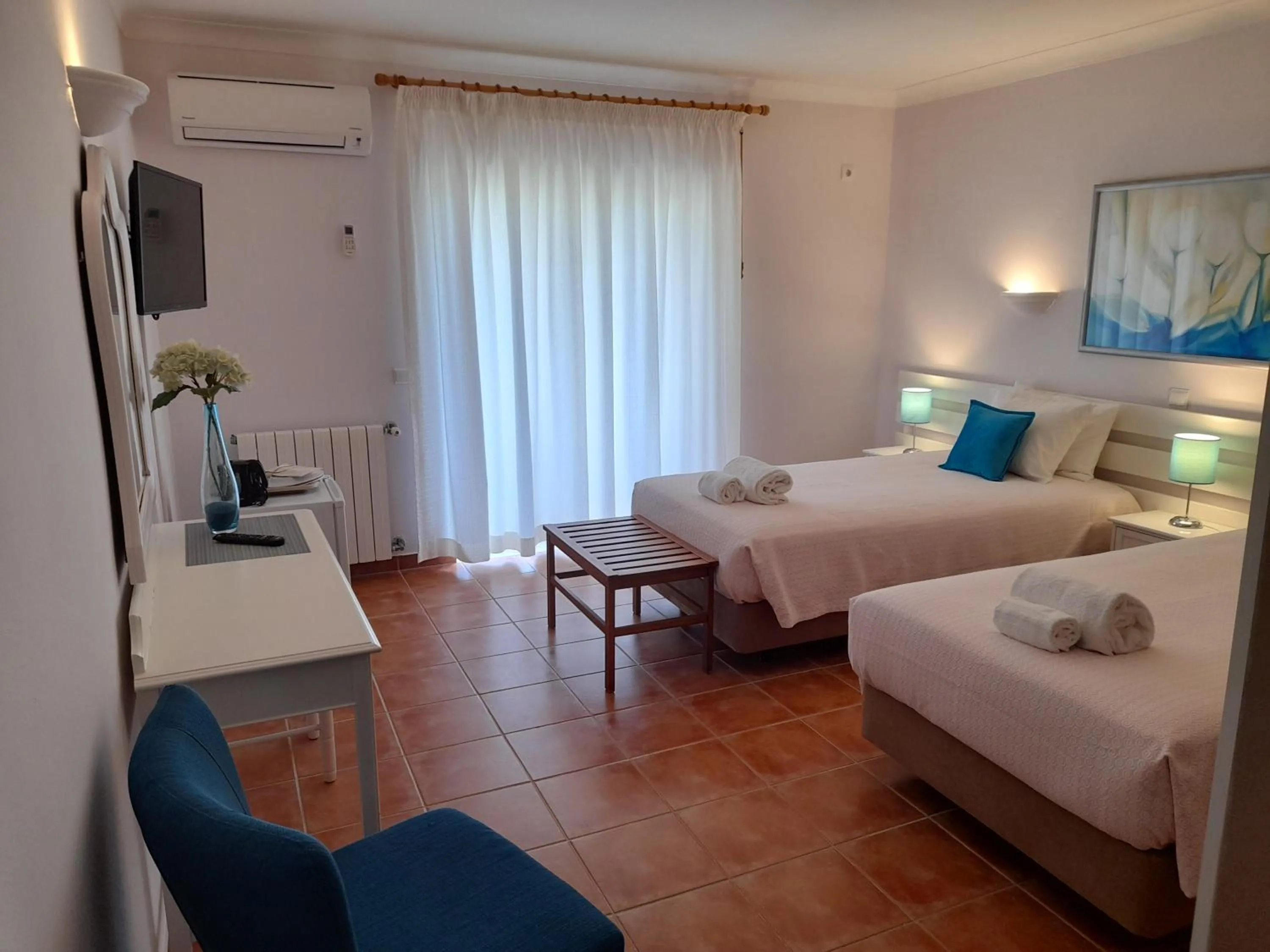 Bedroom, Bed in Aurora Sol