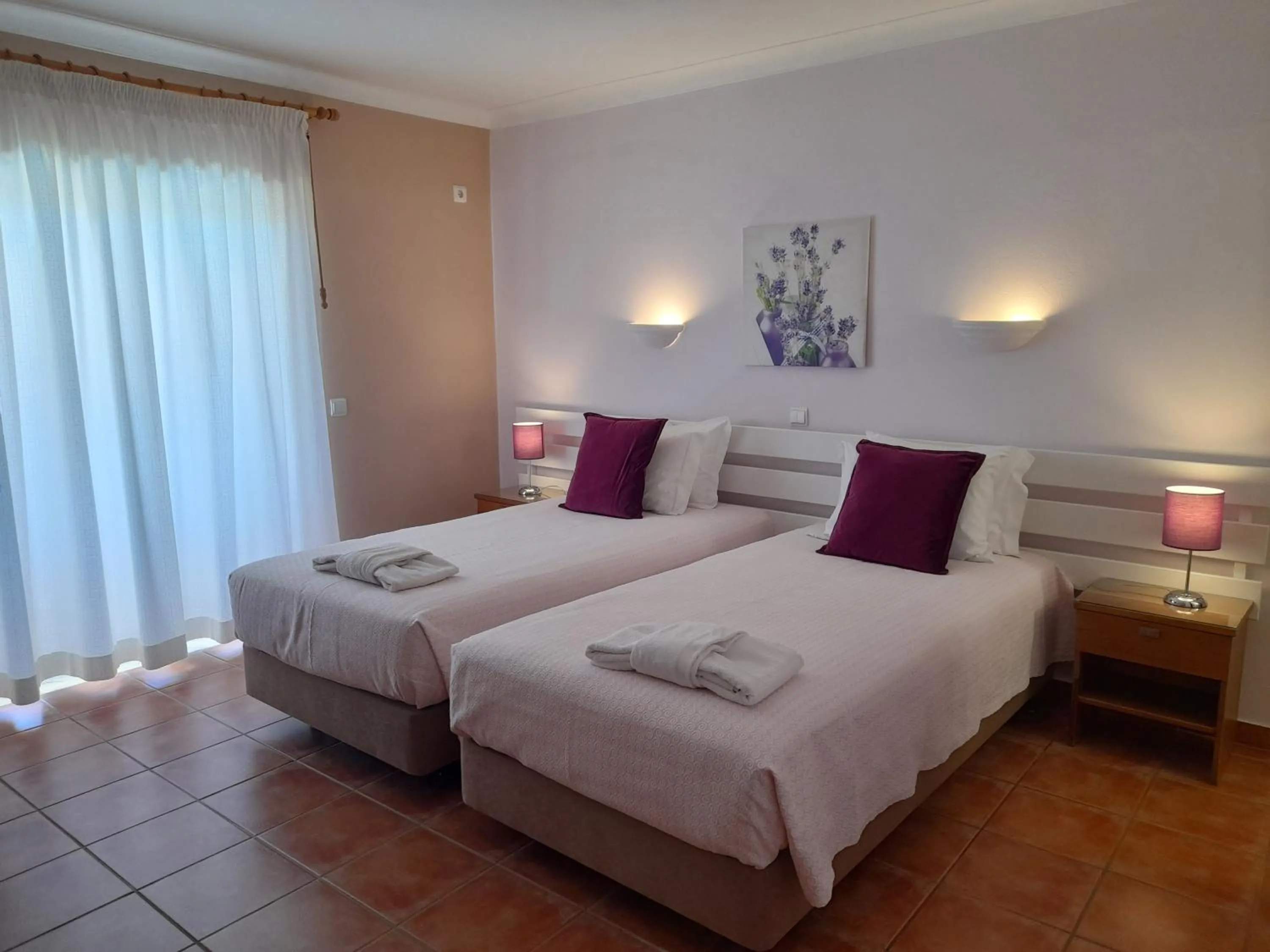 Bedroom, Bed in Aurora Sol