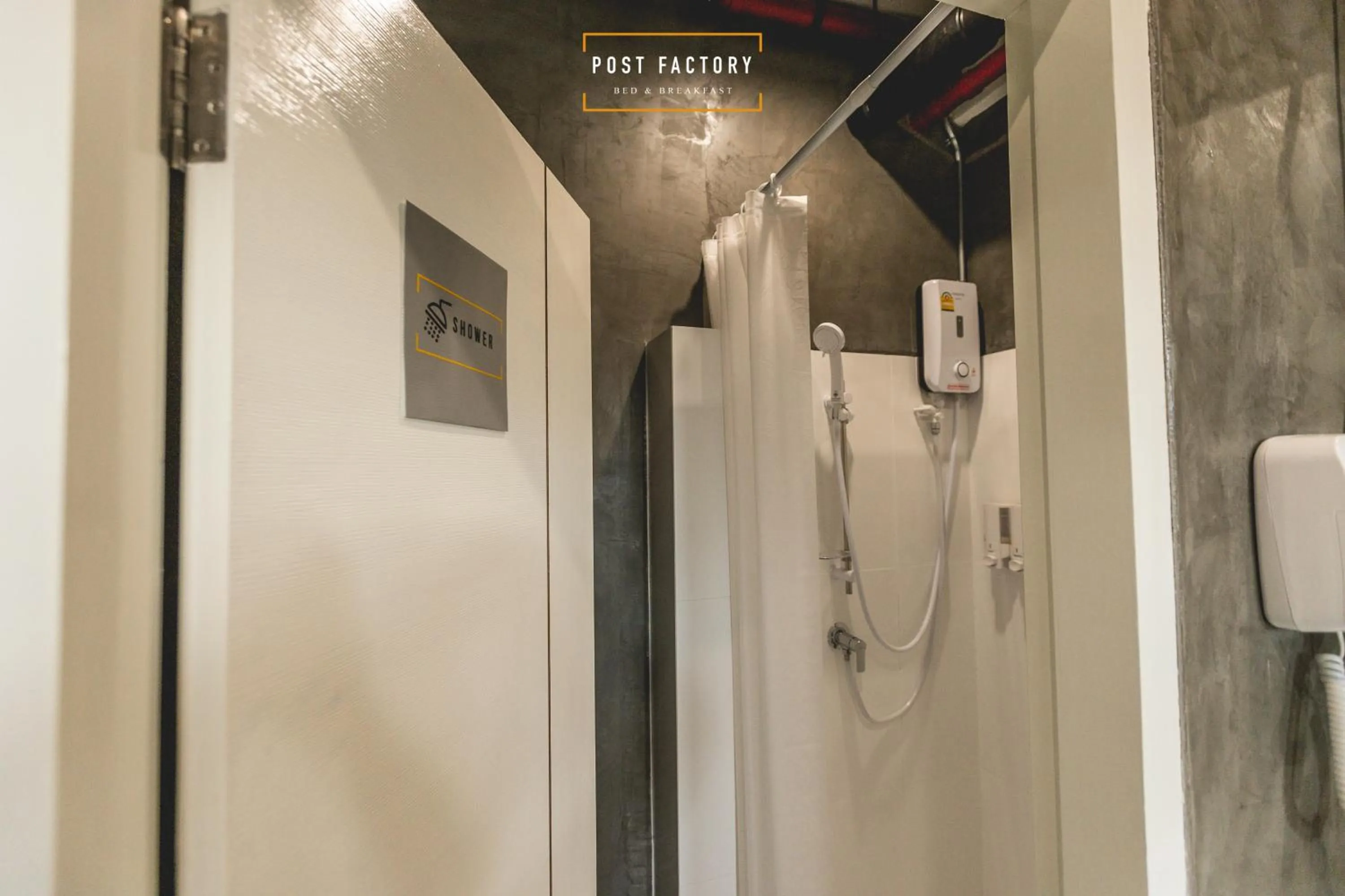 Shower in Post Factory Bed & Breakfast