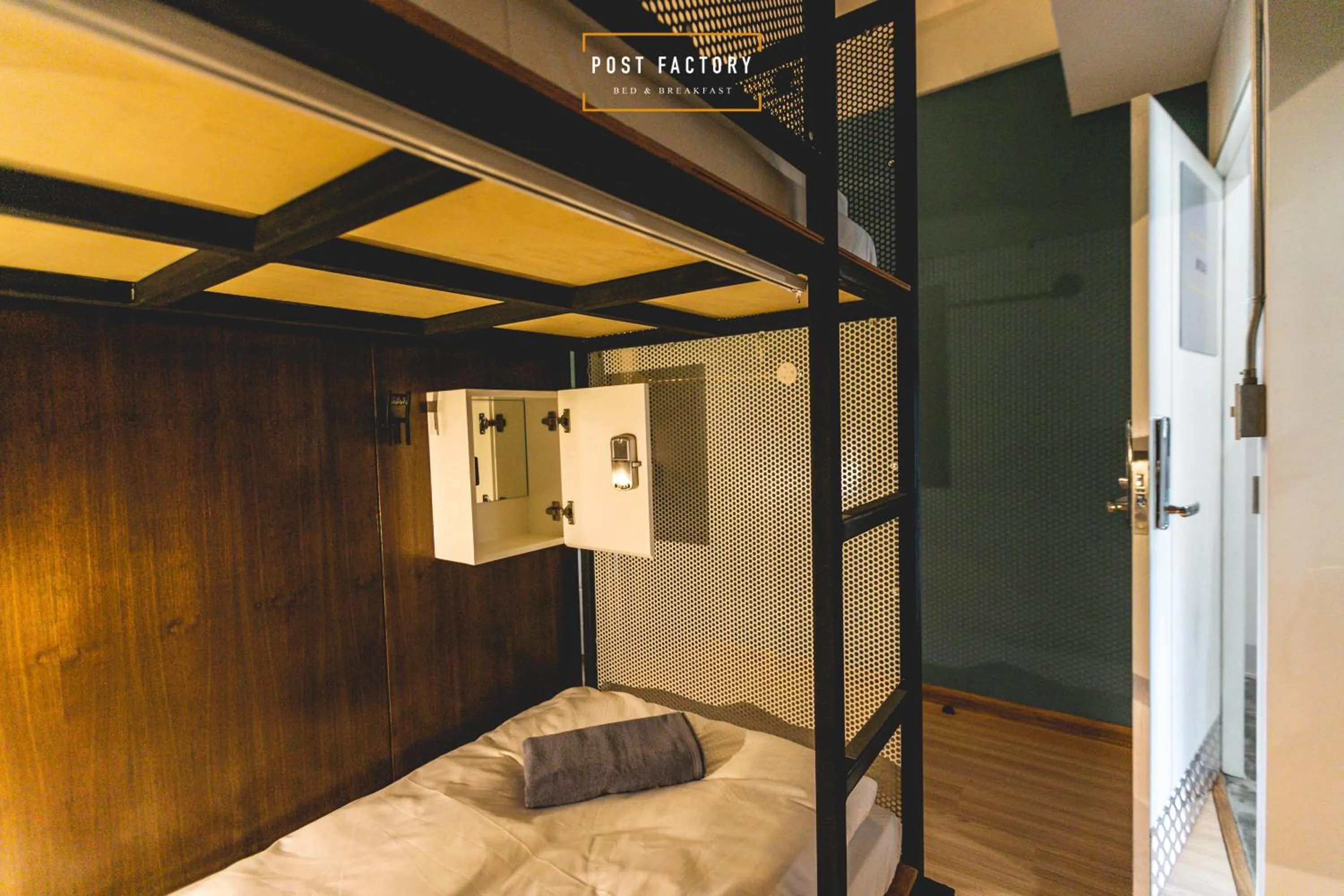 bunk bed in Post Factory Bed & Breakfast