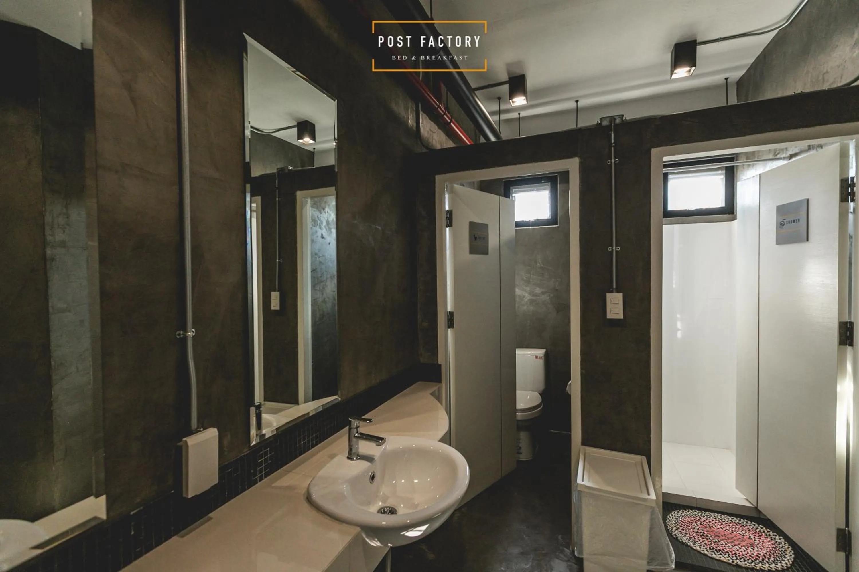 Toilet in Post Factory Bed & Breakfast