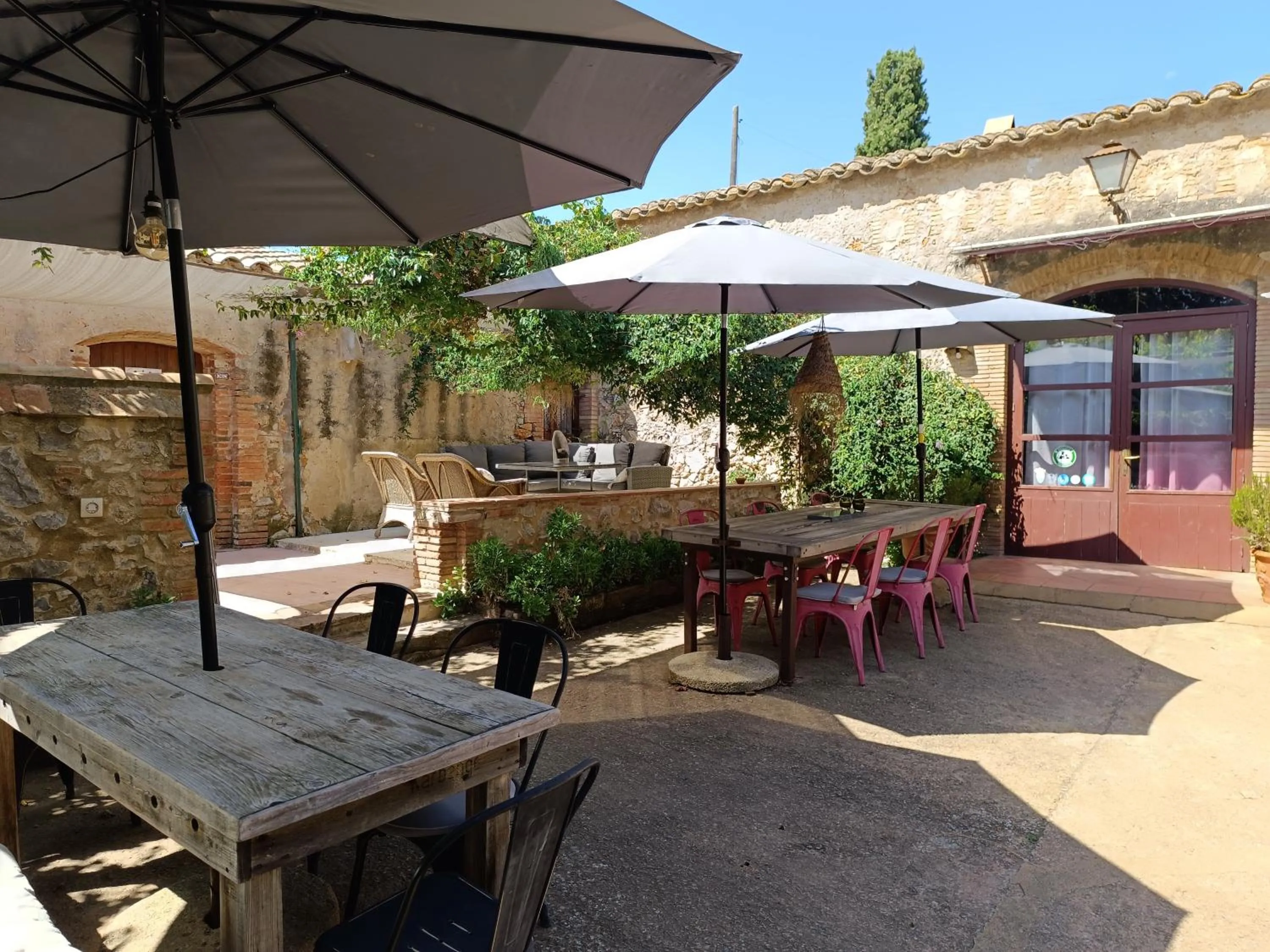 Patio in Mas Del Llop Blanc - Dog friendly Hostal Rural - B&B