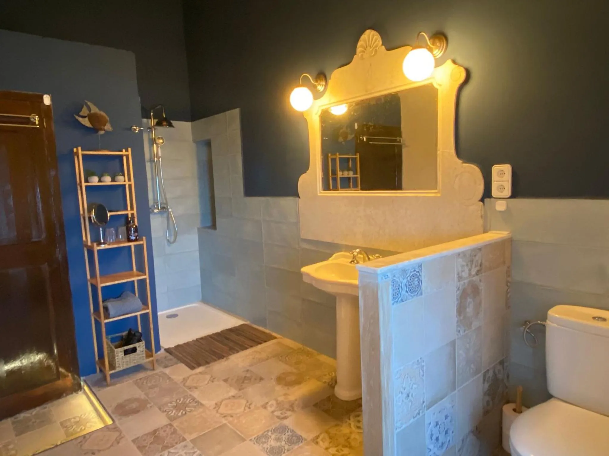 Toilet in Mas Del Llop Blanc - Dog friendly Hostal Rural - B&B