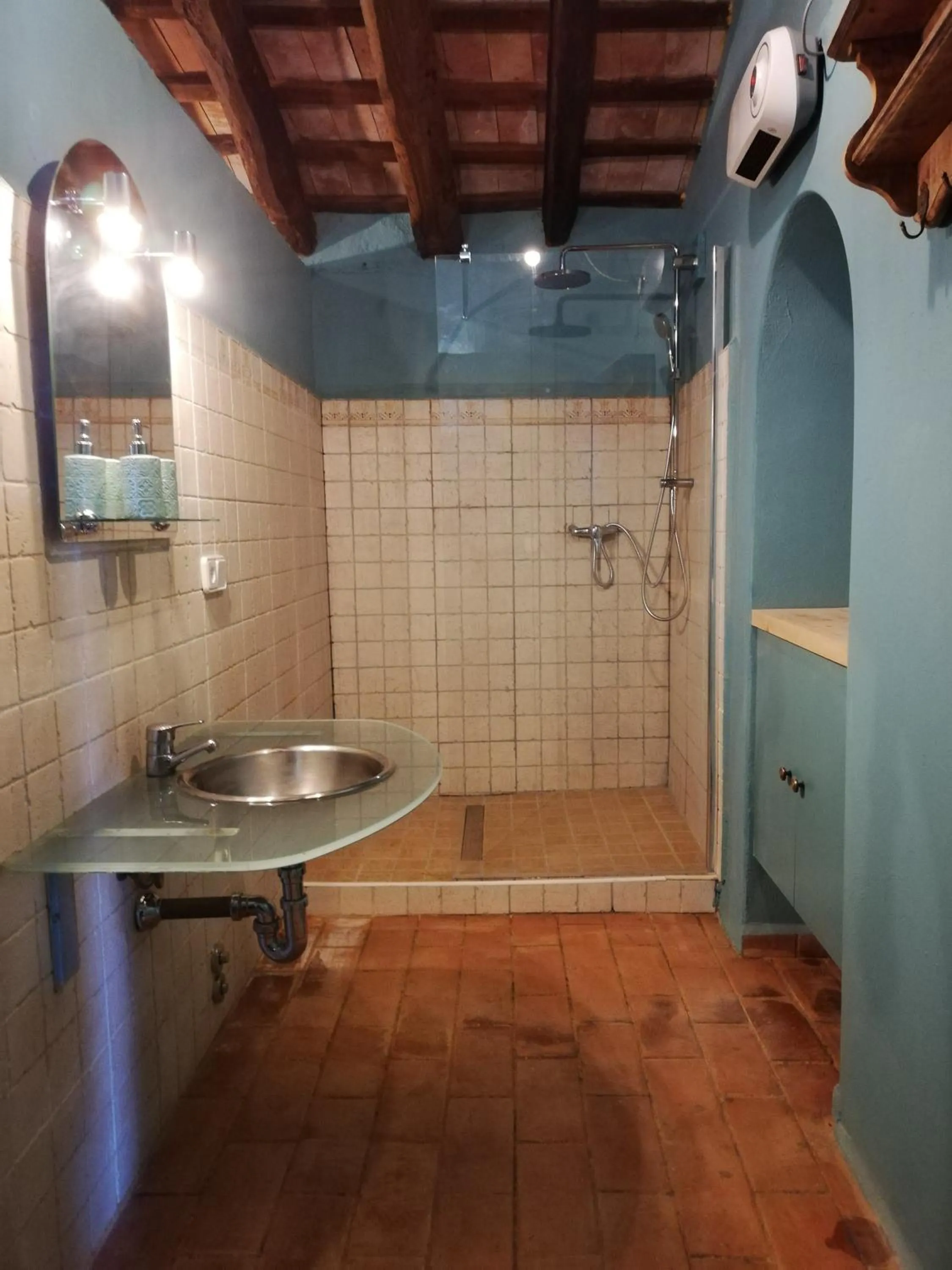 Shower in Mas Del Llop Blanc - Dog friendly Hostal Rural - B&B