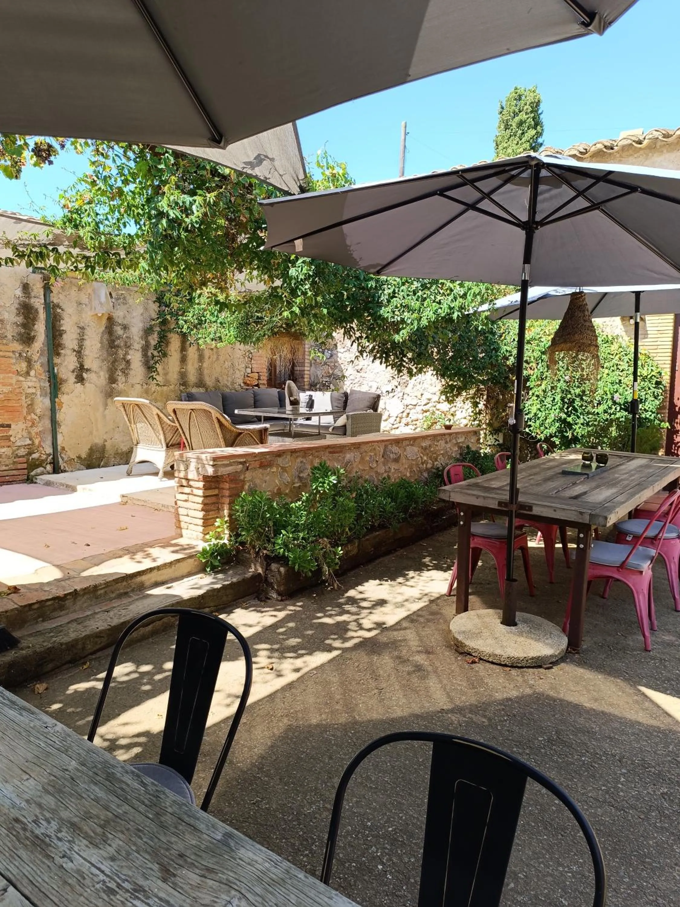 Patio in Mas Del Llop Blanc - Dog friendly Hostal Rural - B&B
