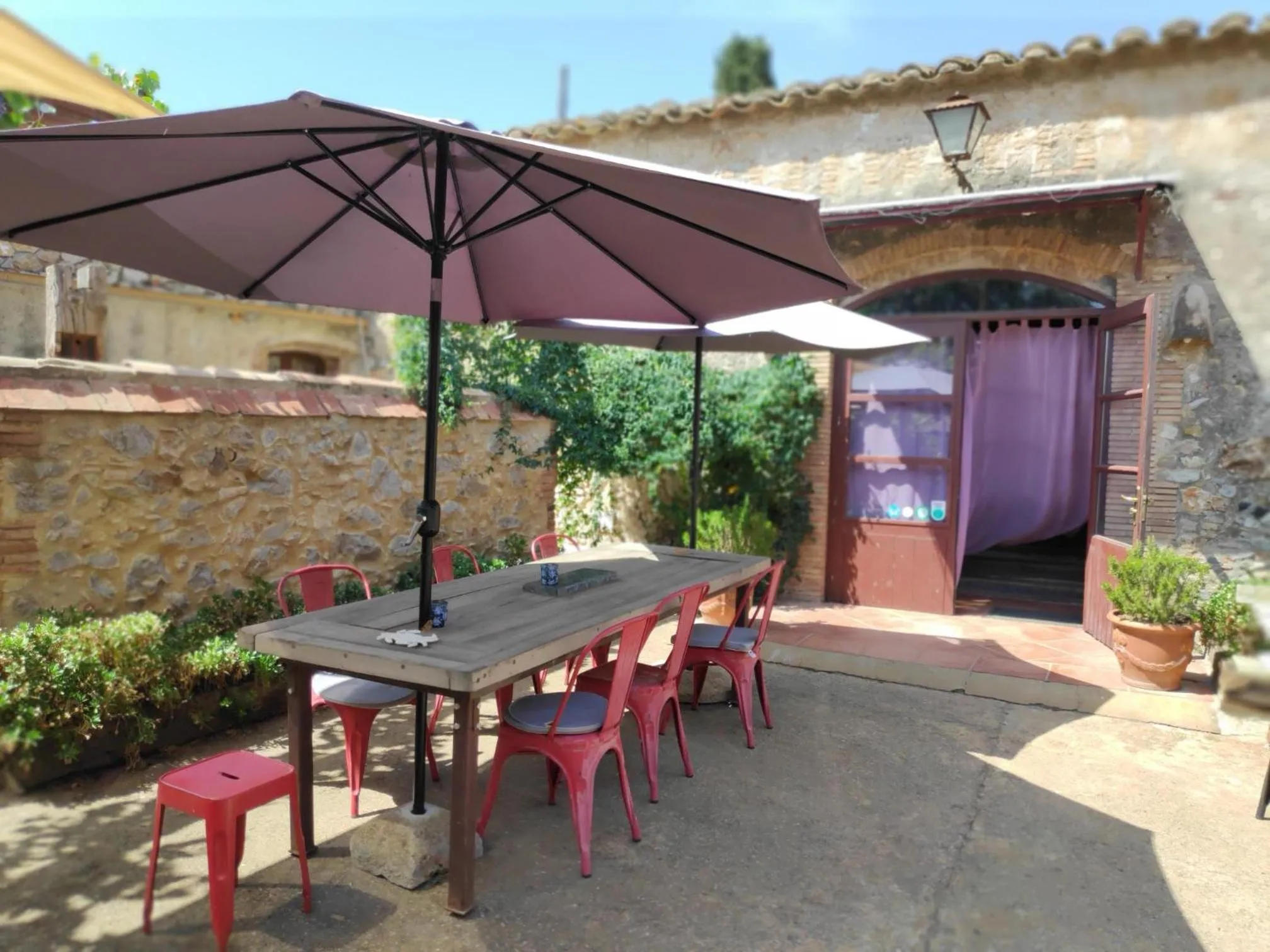 Patio in Mas Del Llop Blanc - Dog friendly Hostal Rural - B&B