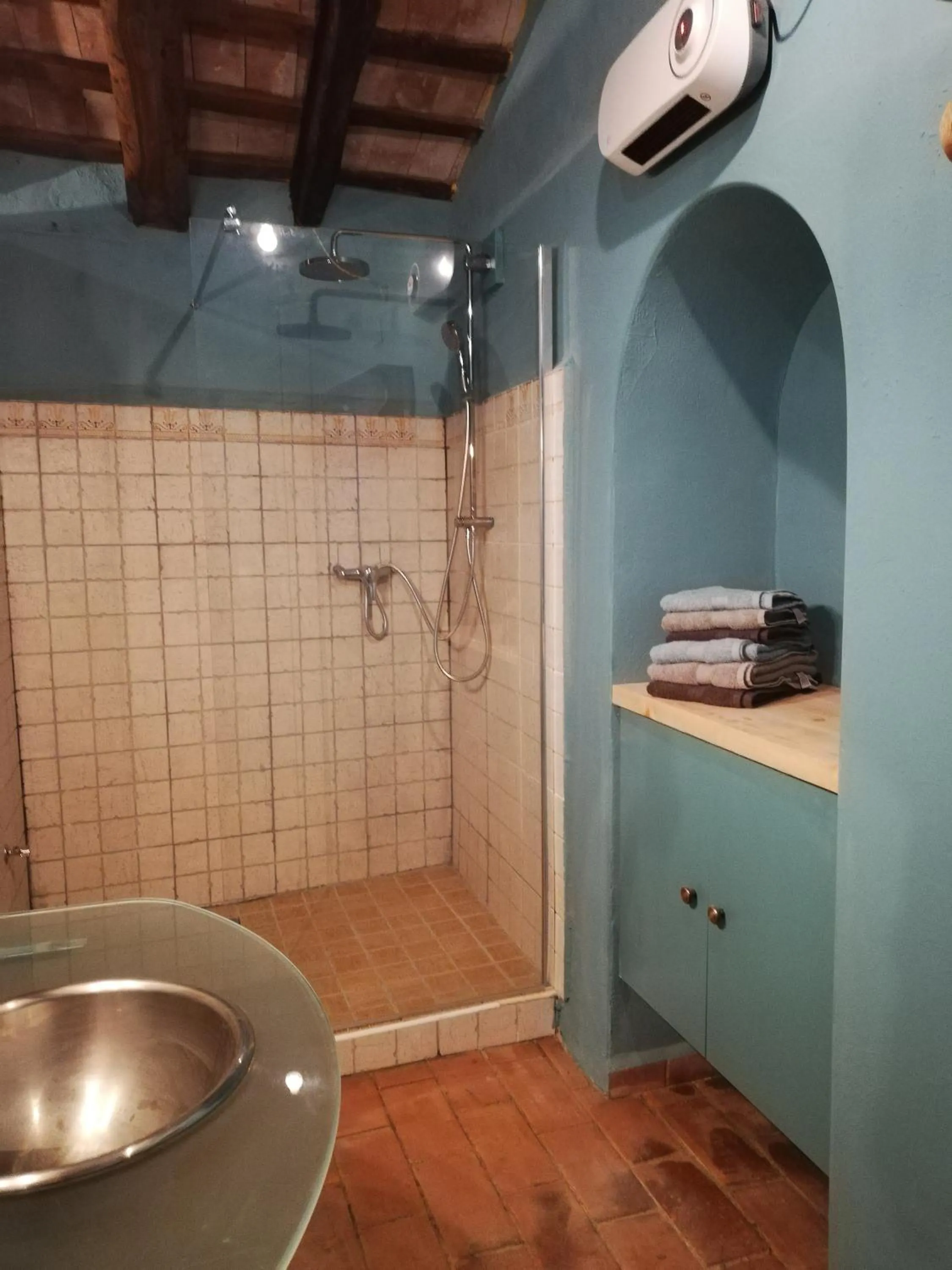 Shower in Mas Del Llop Blanc - Dog friendly Hostal Rural - B&B