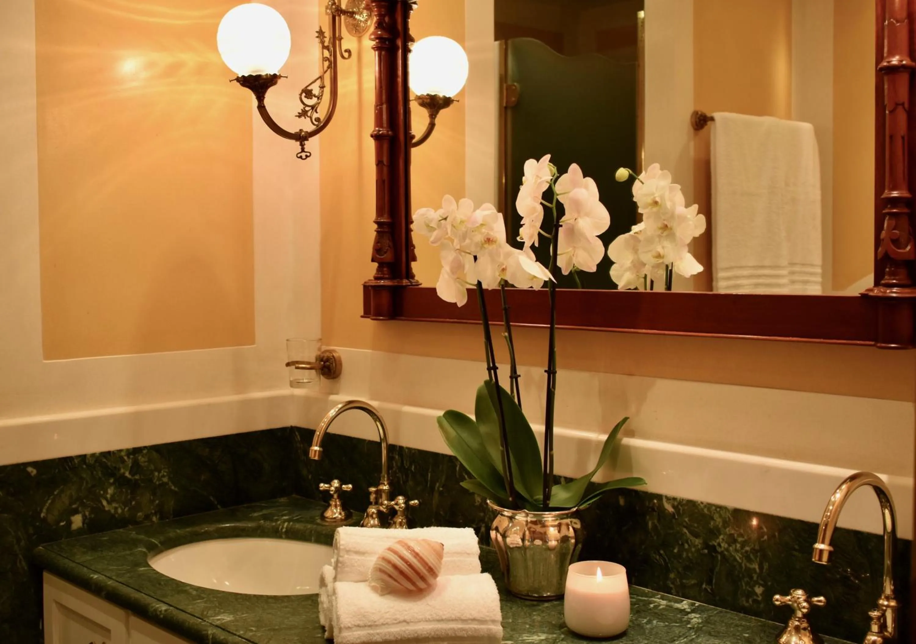 Bathroom in Palazzina Mori - Luxury B&B