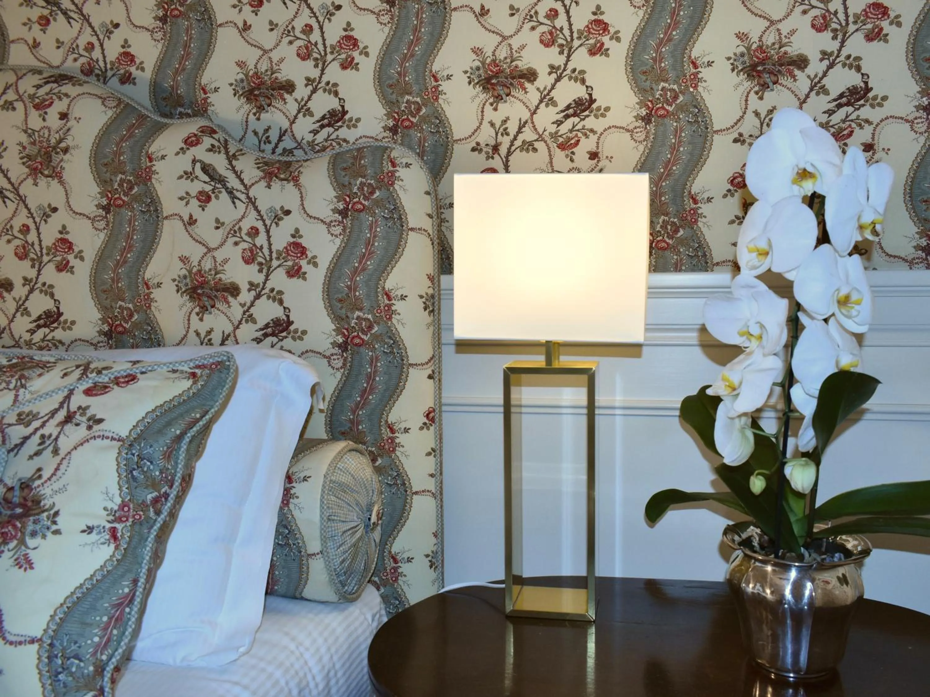 Decorative detail, Bed in Palazzina Mori - Luxury B&B