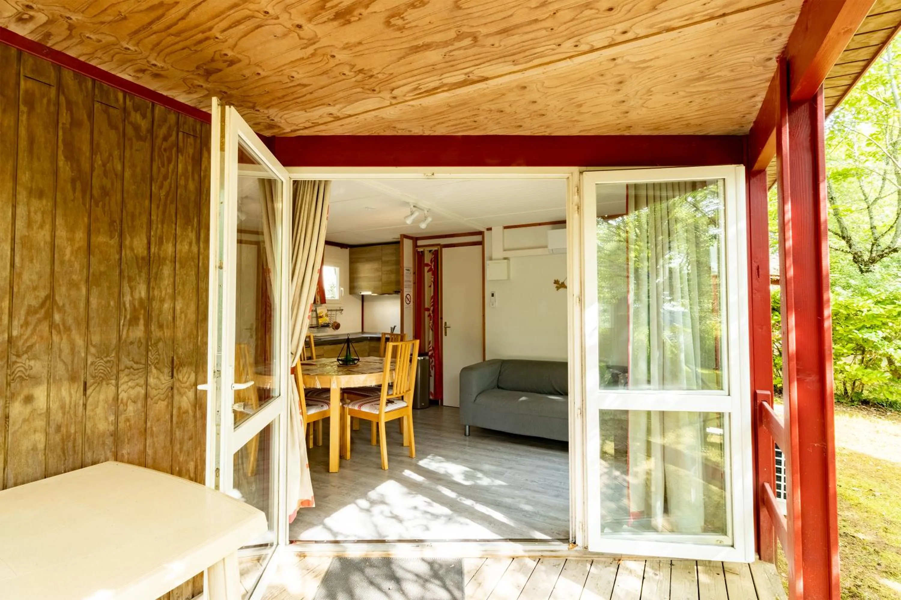 Balcony/Terrace, Bed in Les Chalets d'Argentouleau