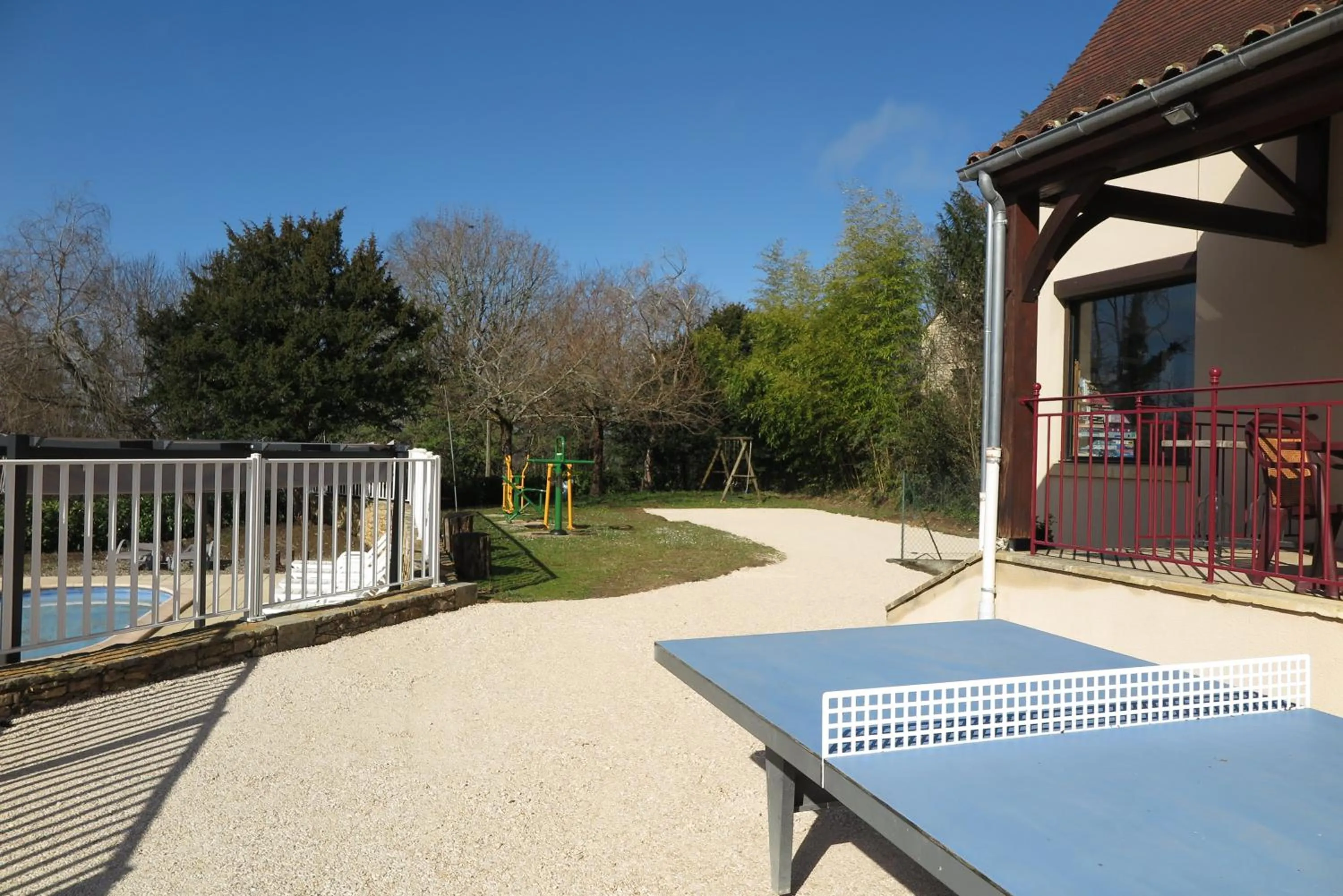 Table tennis in Les Chalets d'Argentouleau