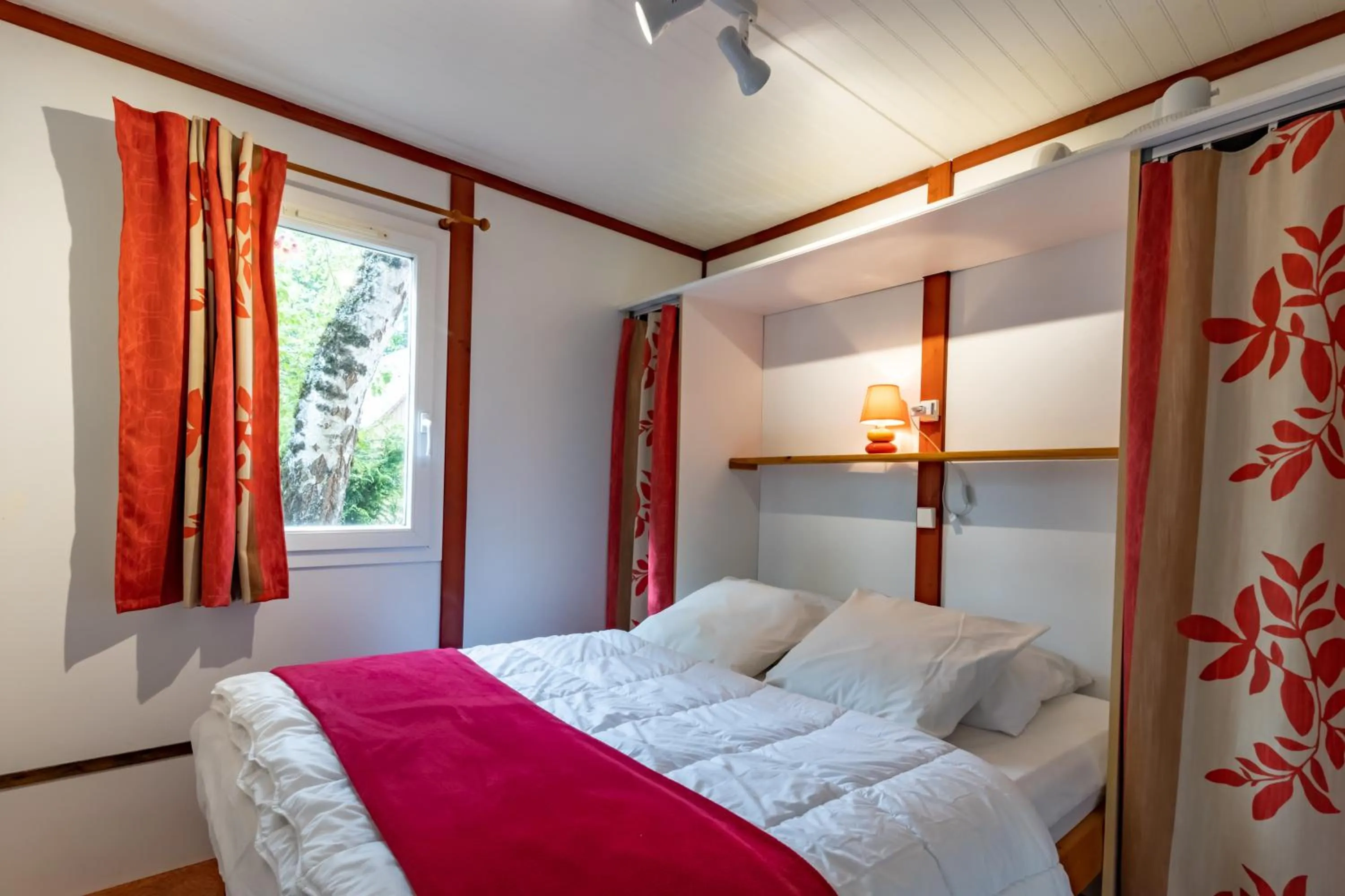 Photo of the whole room, Bed in Les Chalets d'Argentouleau