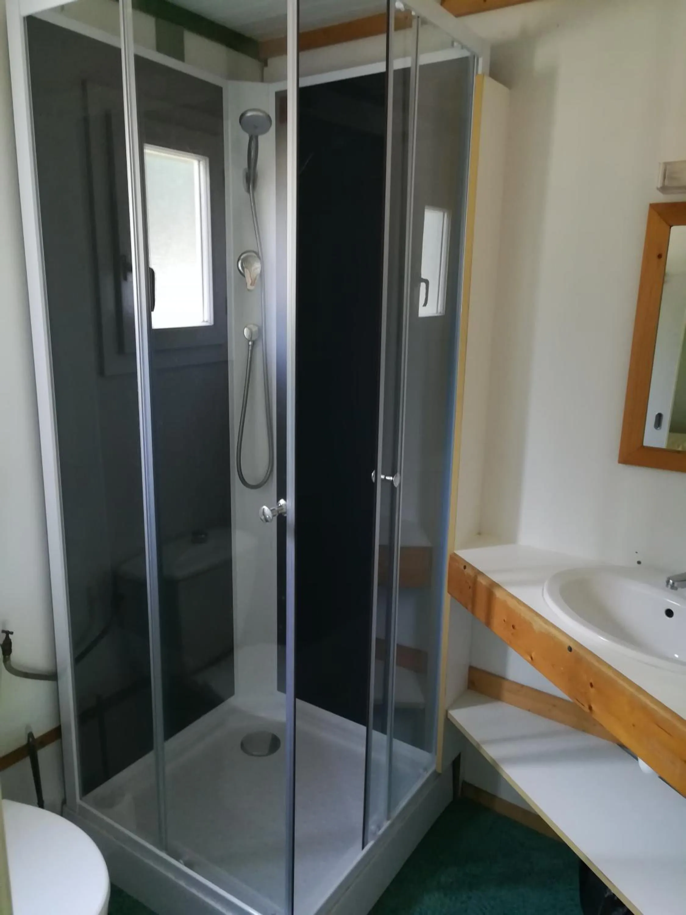 Shower in Les Chalets d'Argentouleau