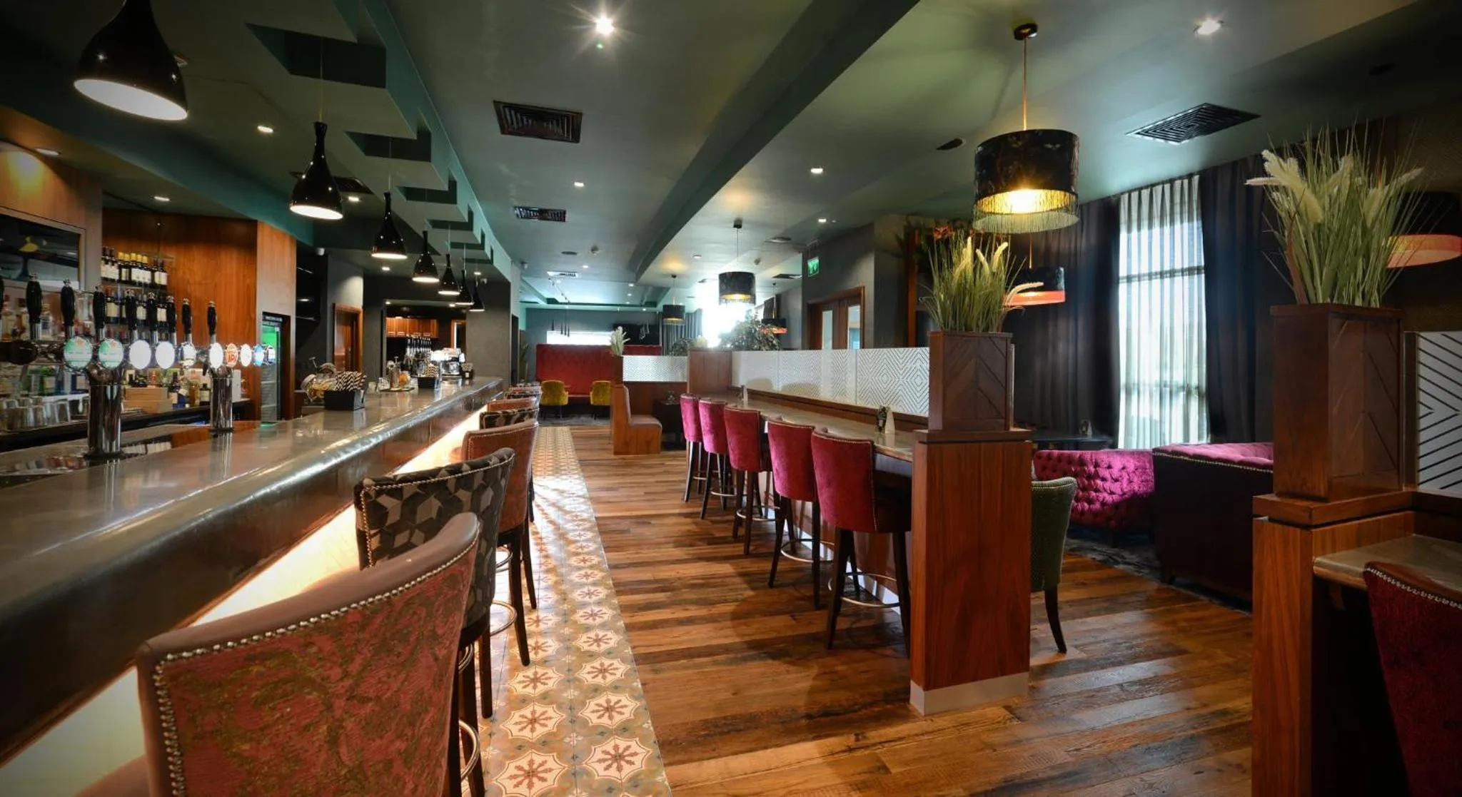 Lounge or bar in Crowne Plaza Dublin Blanchardstown by IHG