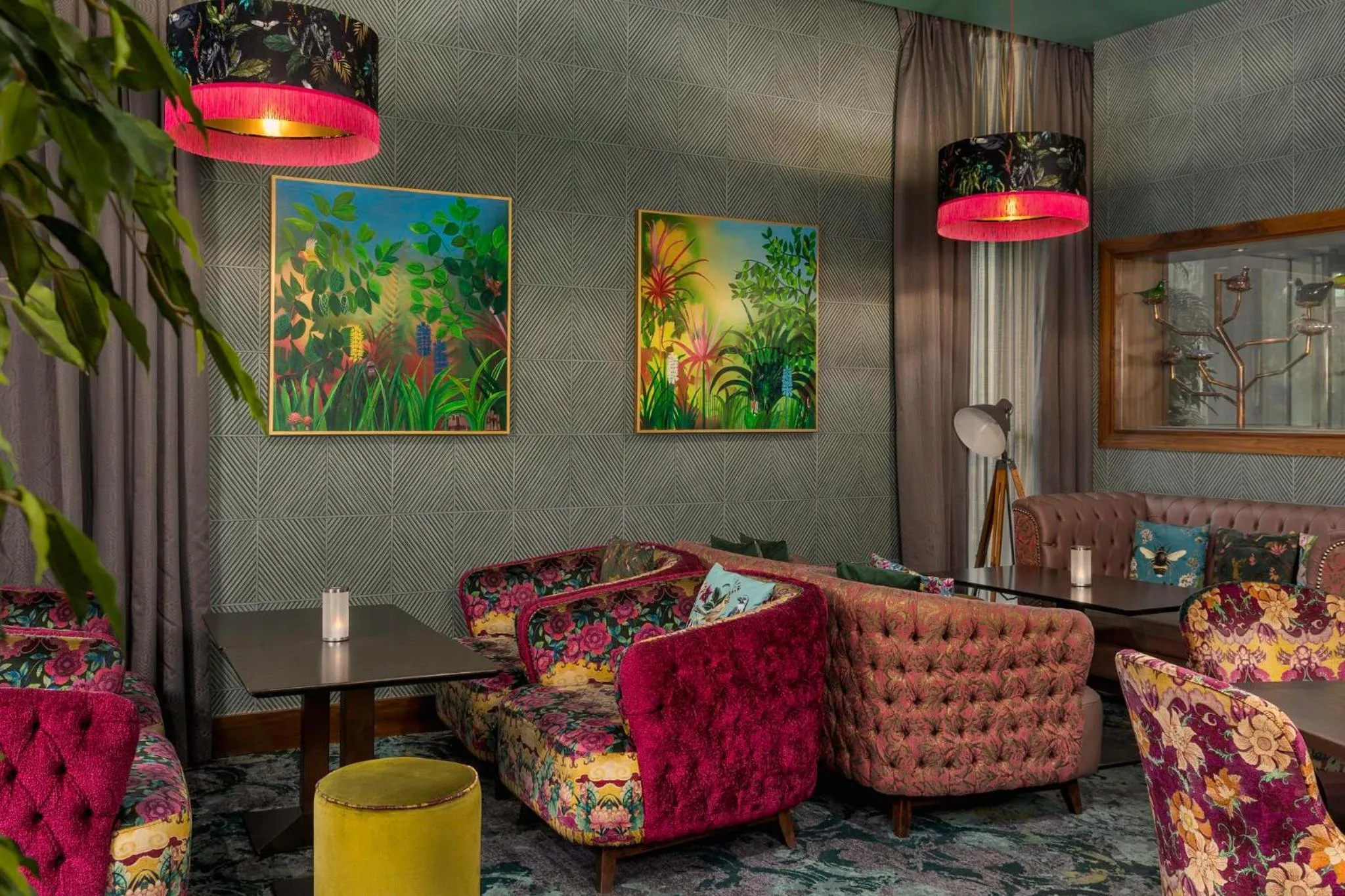 Lounge or bar in Crowne Plaza Dublin Blanchardstown by IHG