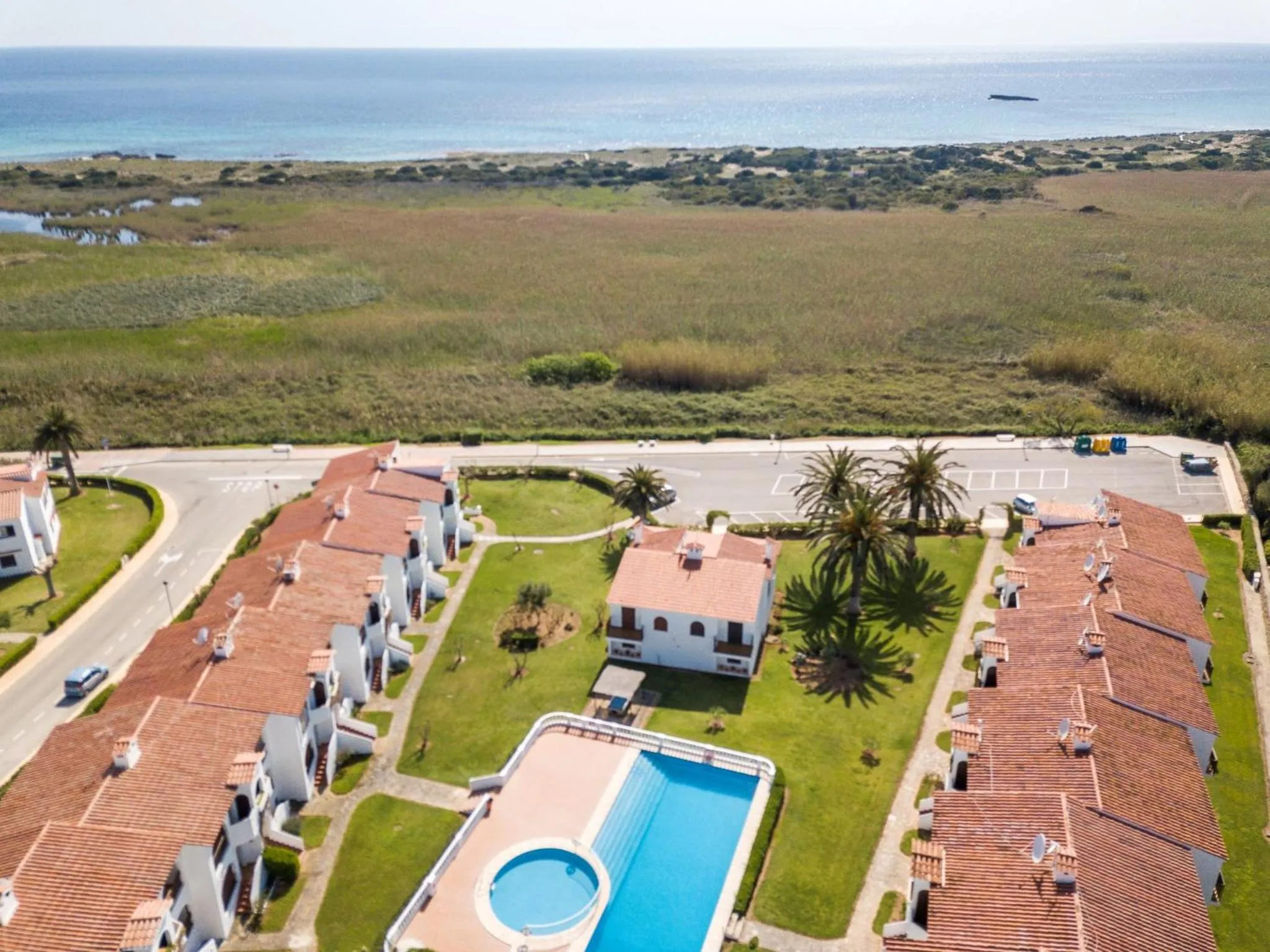 Swimming pool in Girasols Gardens Sup